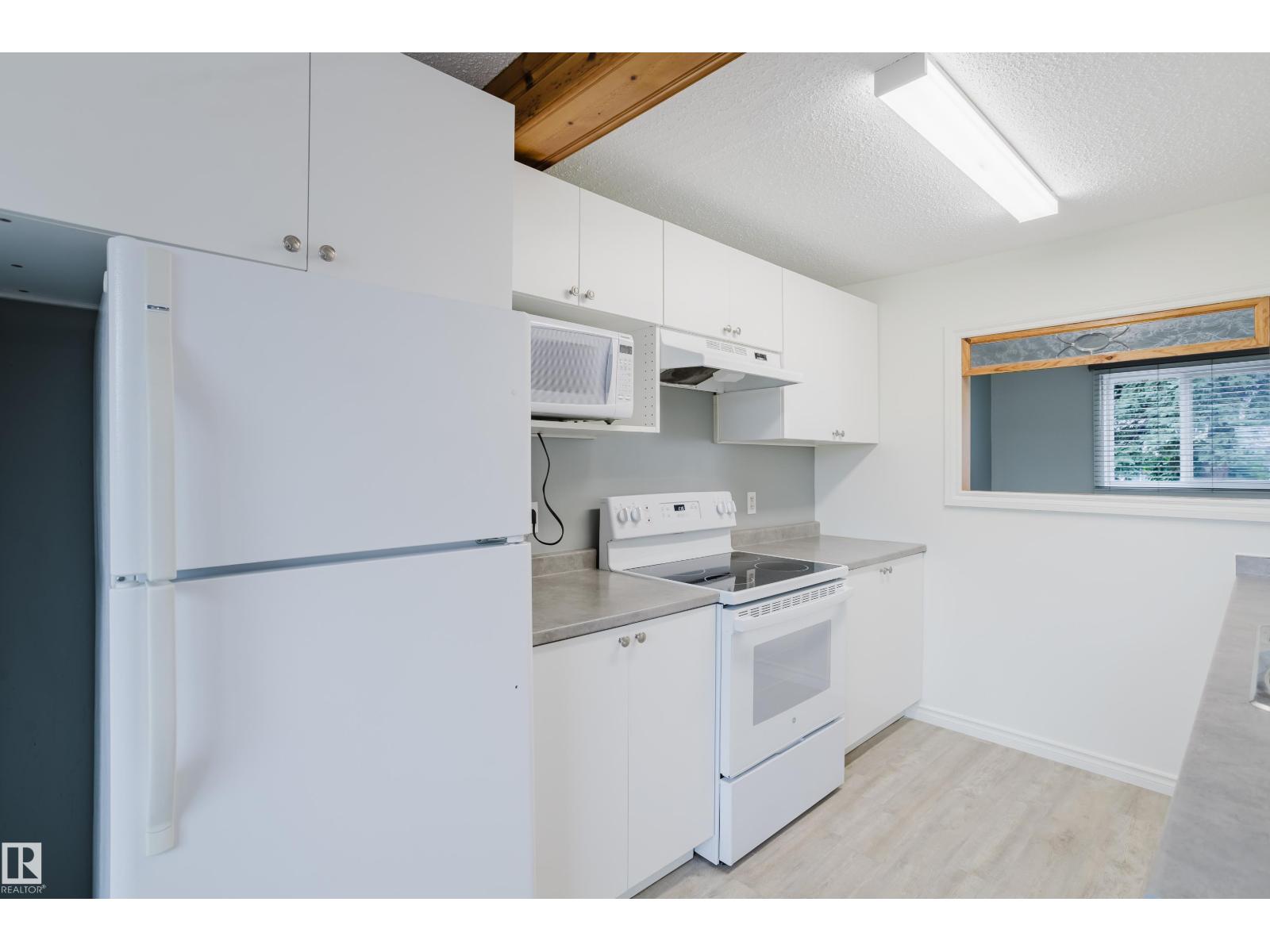 Photo 16 of 1168 Millbourne Rd E Nw, Edmonton AB