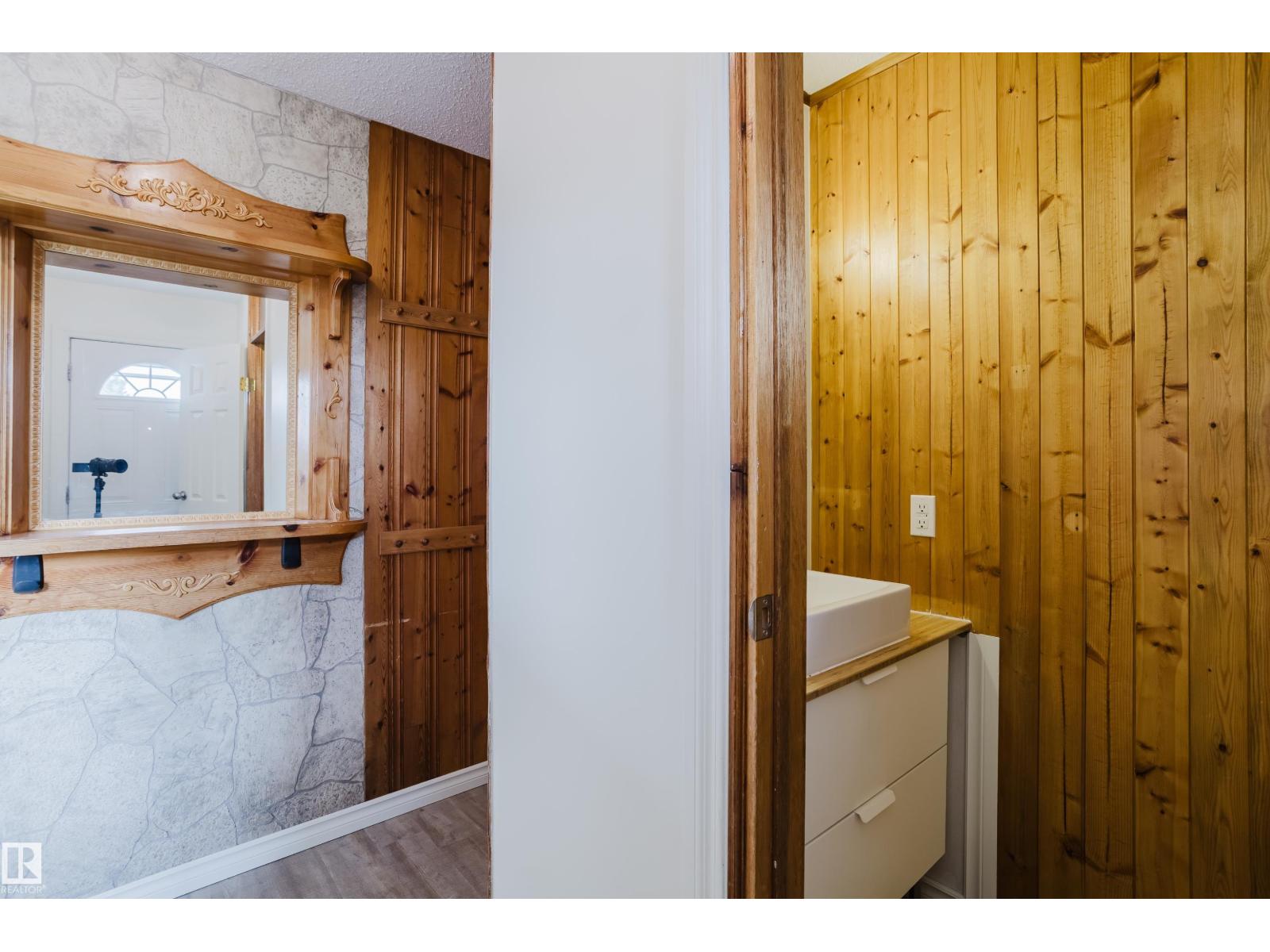 Photo 18 of 1168 Millbourne Rd E Nw, Edmonton AB