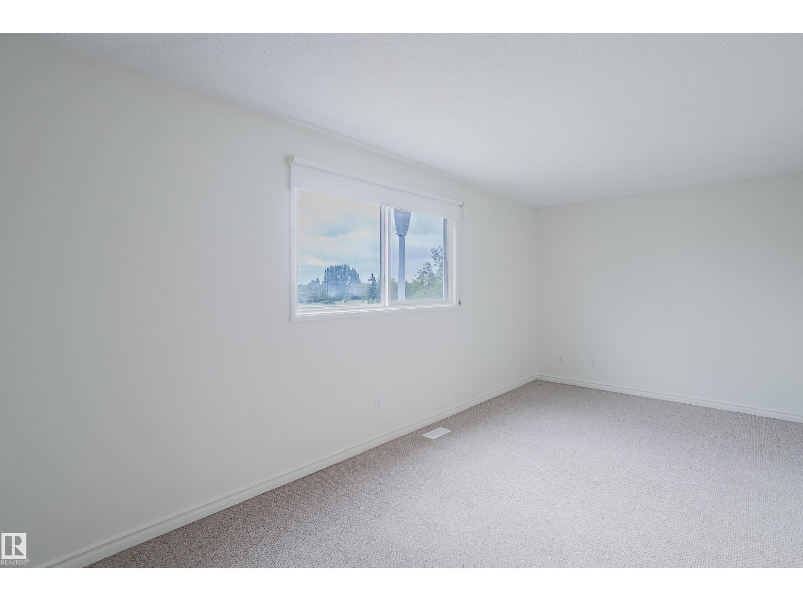 Photo 39 of 1168 Millbourne Rd E Nw, Edmonton AB