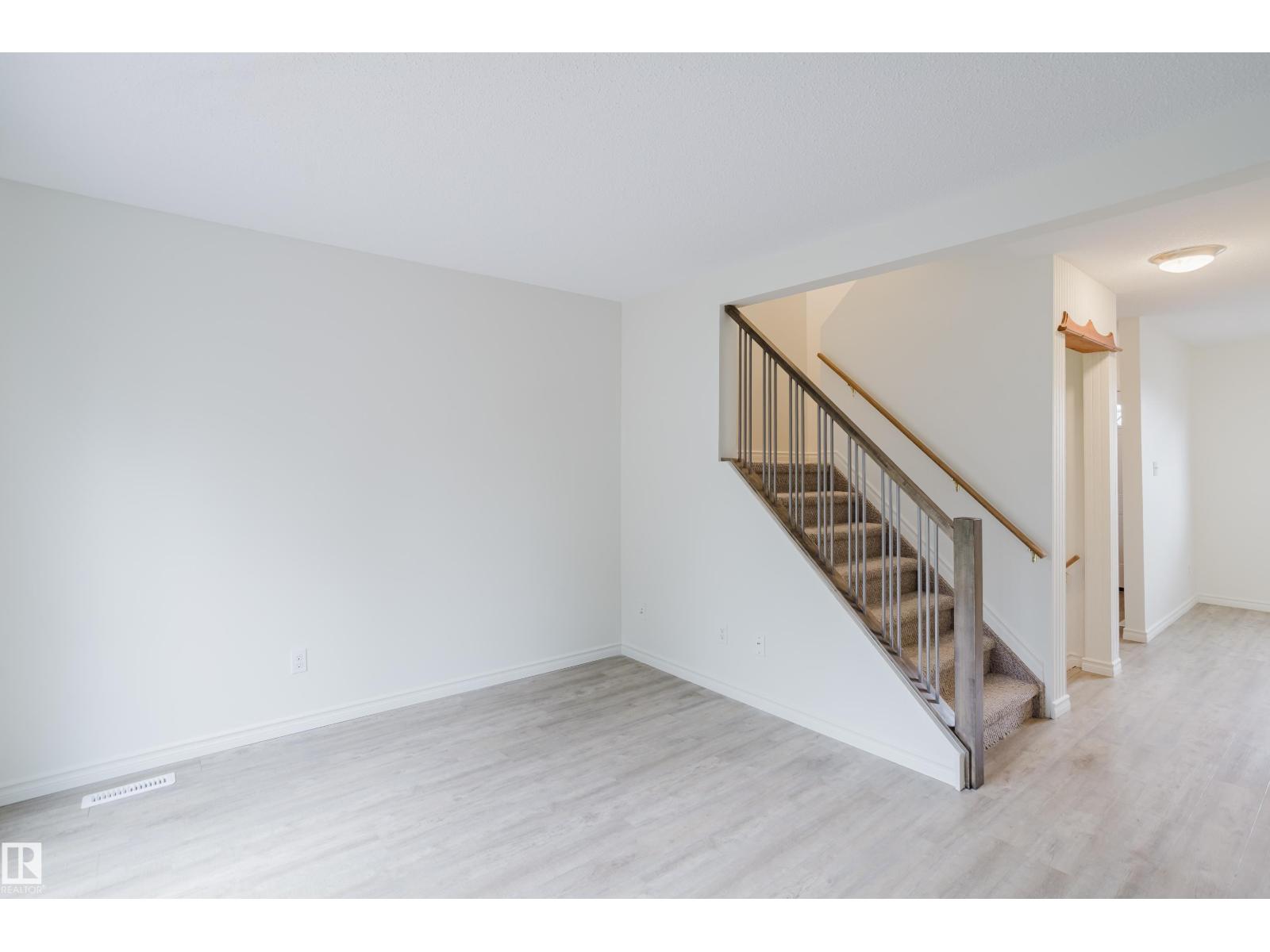 Photo 4 of 1168 Millbourne Rd E Nw, Edmonton AB