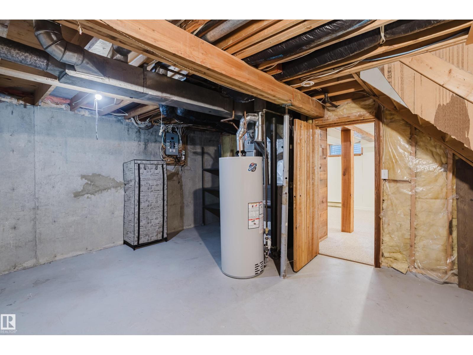 Photo 10 of 1168 Millbourne Rd E Nw, Edmonton AB