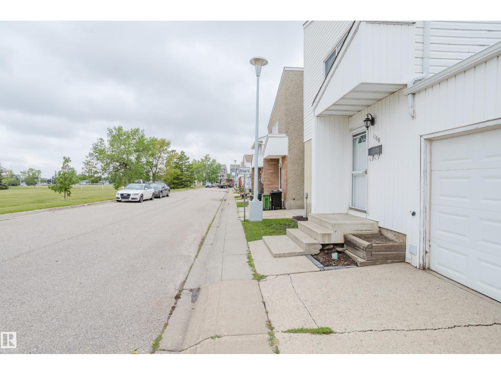 Photo 19 of 1168 Millbourne Rd E Nw, Edmonton AB