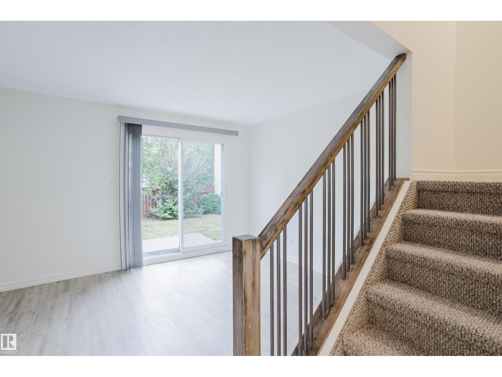 Photo 34 of 1168 Millbourne Rd E Nw, Edmonton AB
