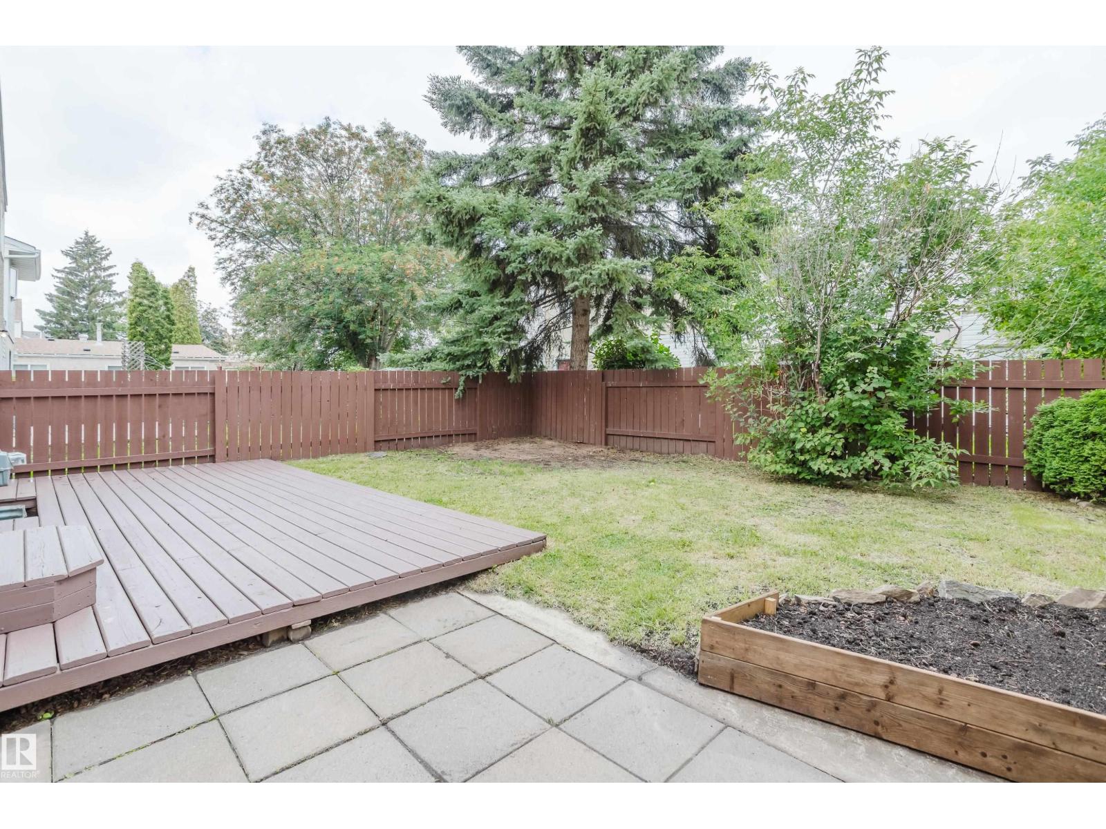 Photo 3 of 1168 Millbourne Rd E Nw, Edmonton AB