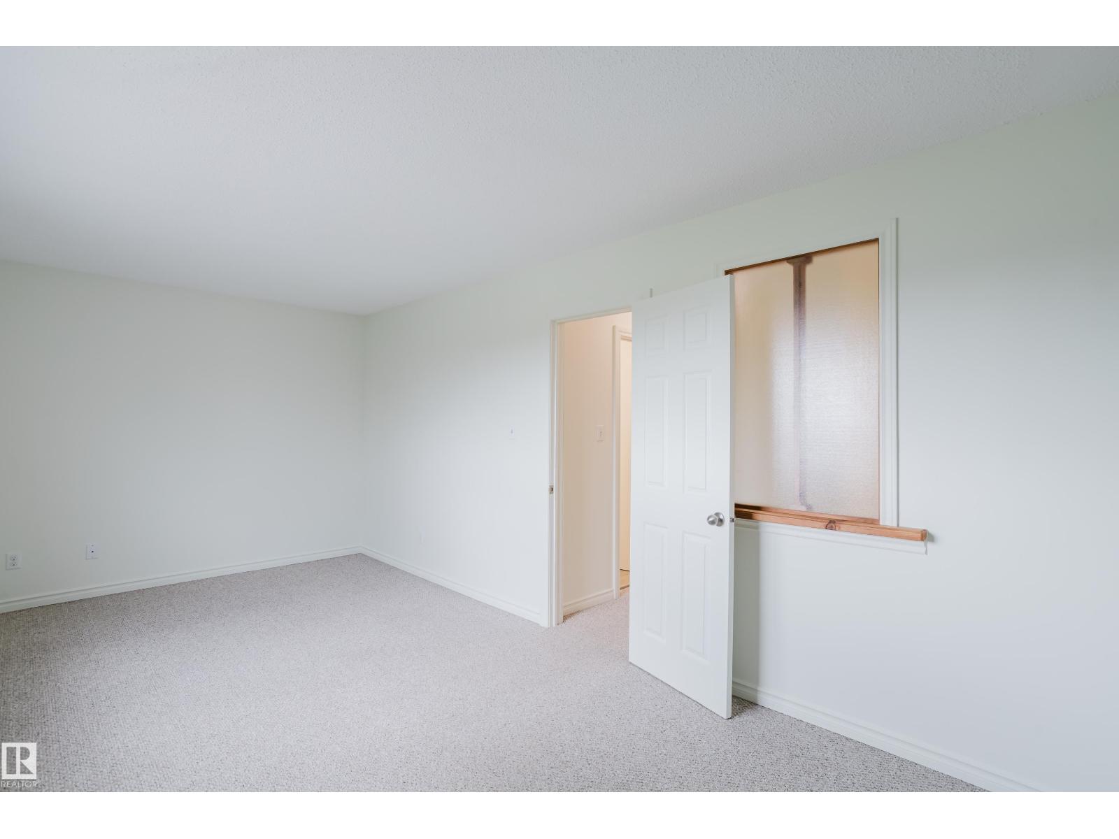 Photo 5 of 1168 Millbourne Rd E Nw, Edmonton AB