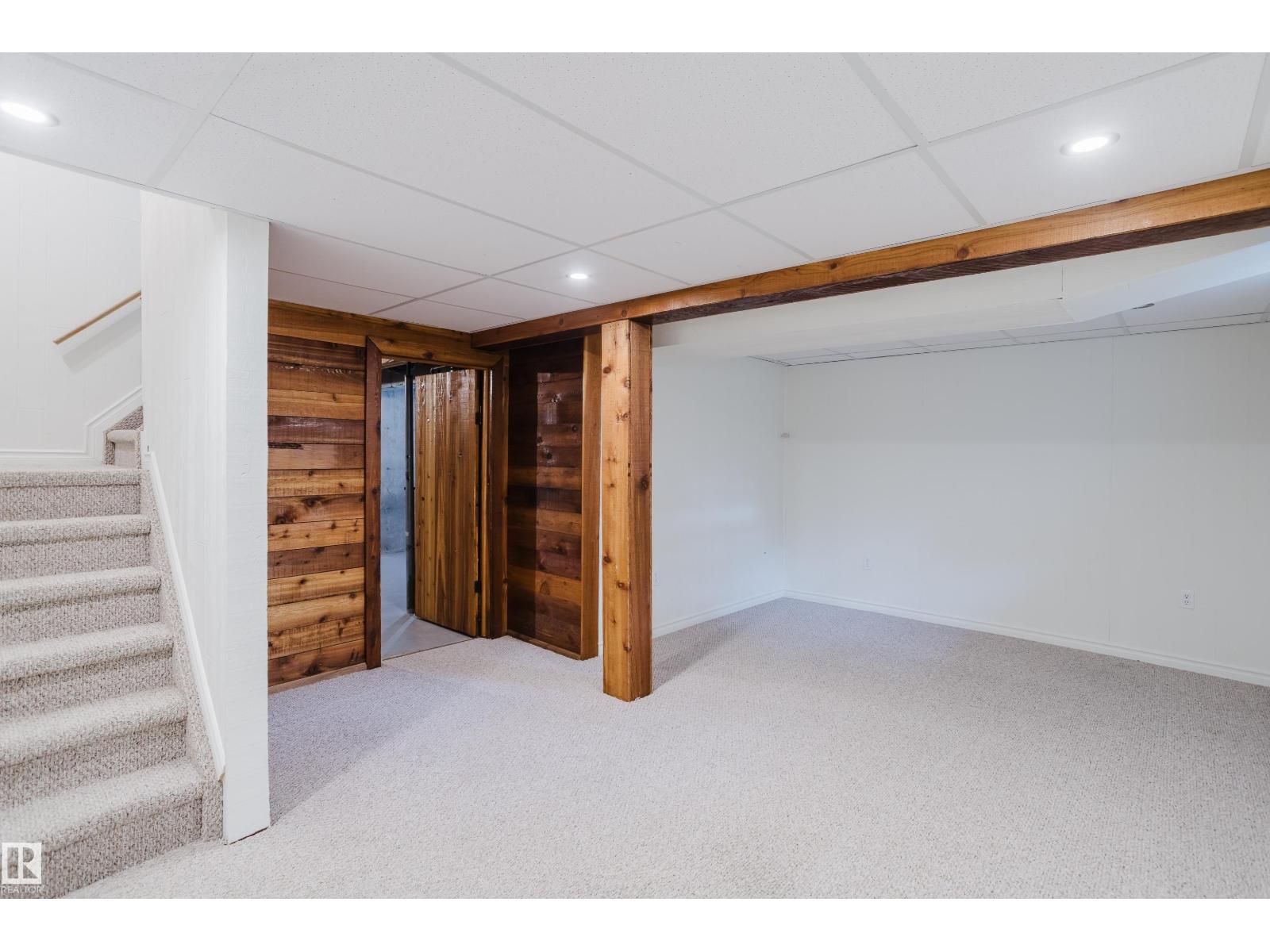 Photo 15 of 1168 Millbourne Rd E Nw, Edmonton AB