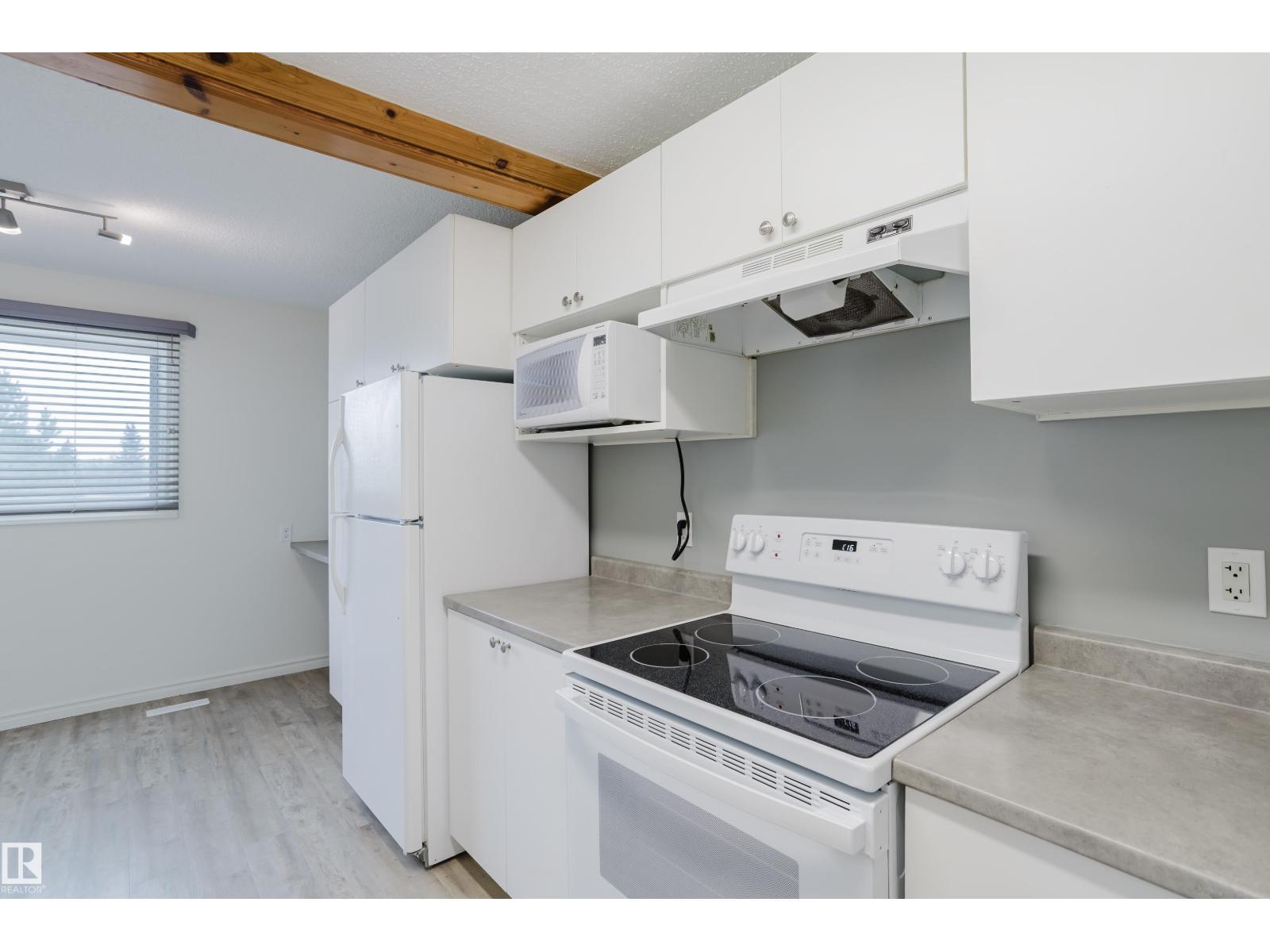 Photo 13 of 1168 Millbourne Rd E Nw, Edmonton AB