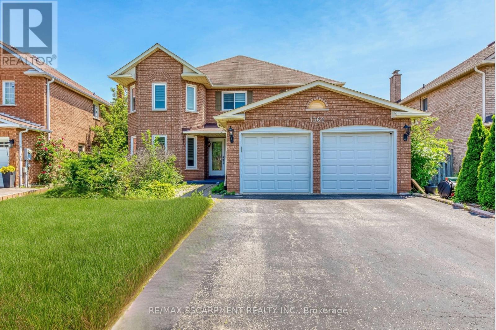 Photo 17 of 1362 Pilgrims Way, Oakville ON