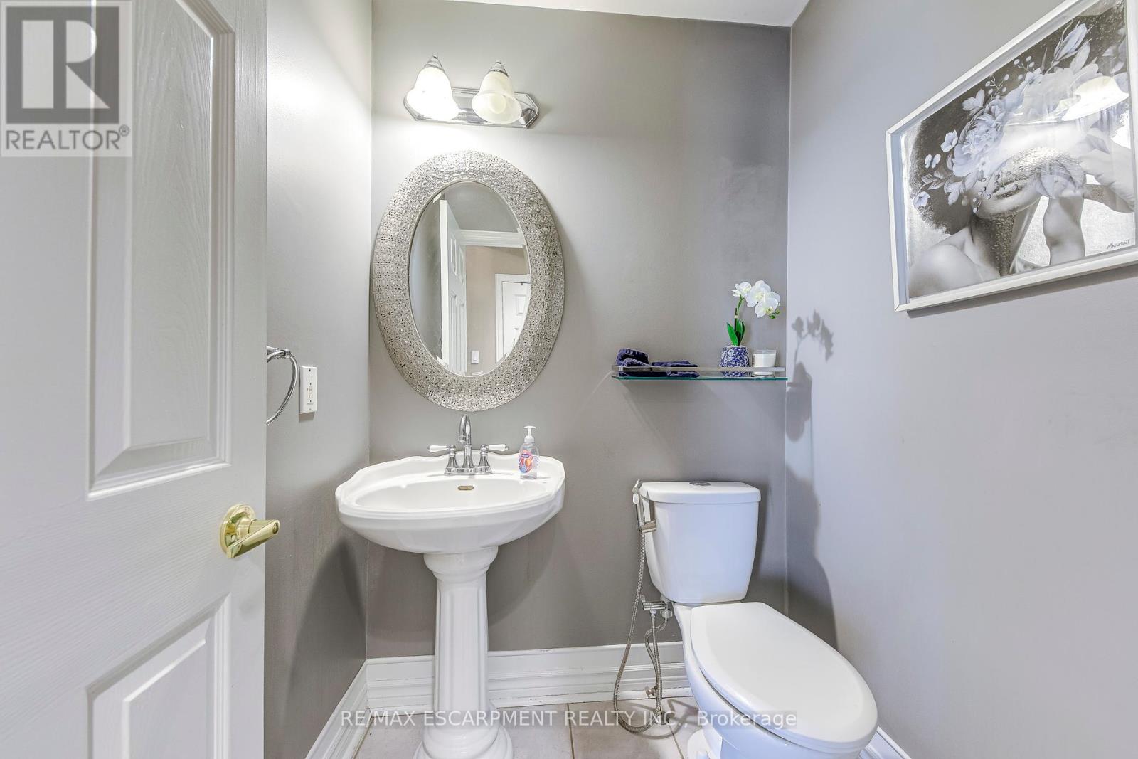 Photo 30 of 1362 Pilgrims Way, Oakville ON