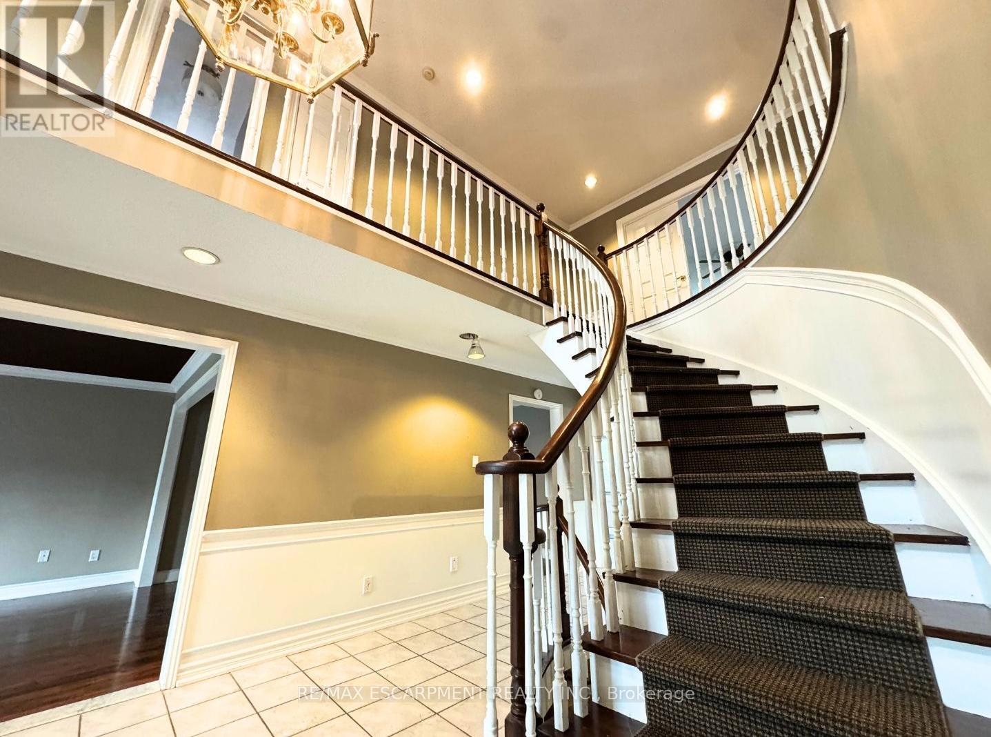 Photo 6 of 1362 Pilgrims Way, Oakville ON