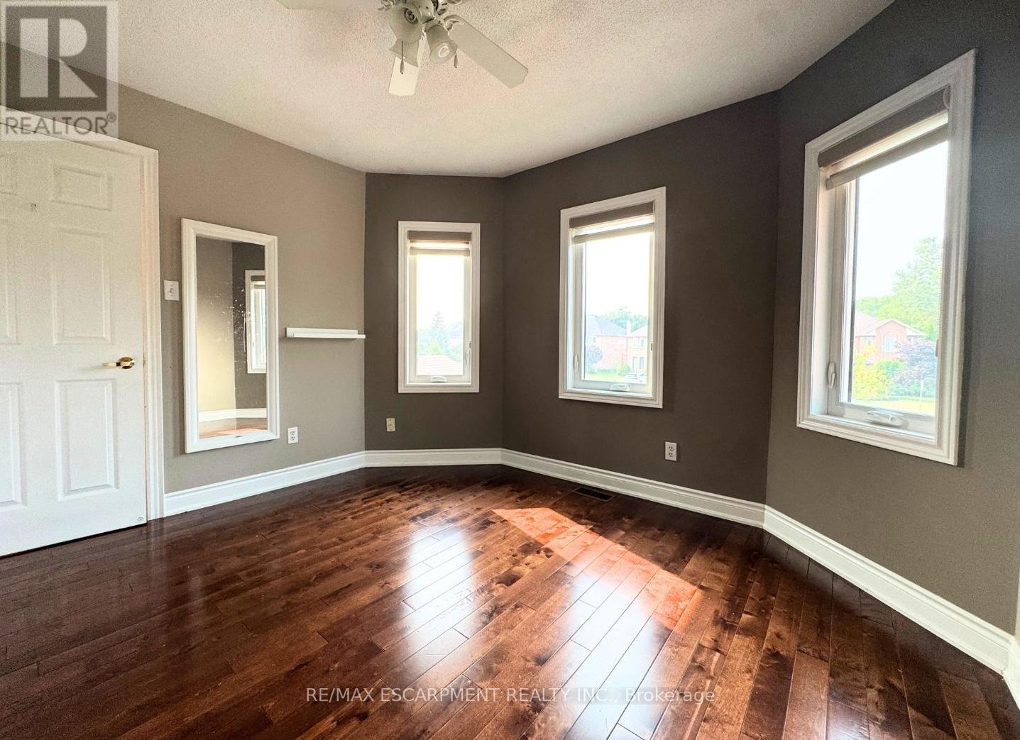 Photo 23 of 1362 Pilgrims Way, Oakville ON