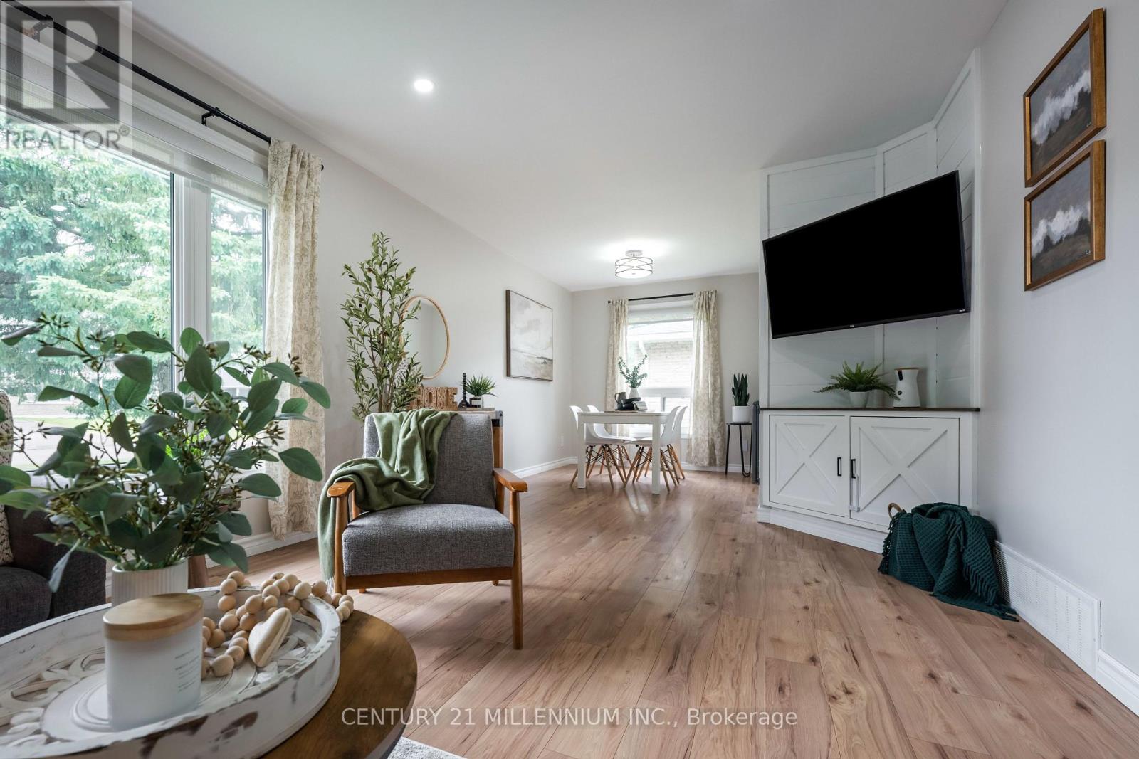 Photo 2 of 33 Caledonia Road, Orangeville ON