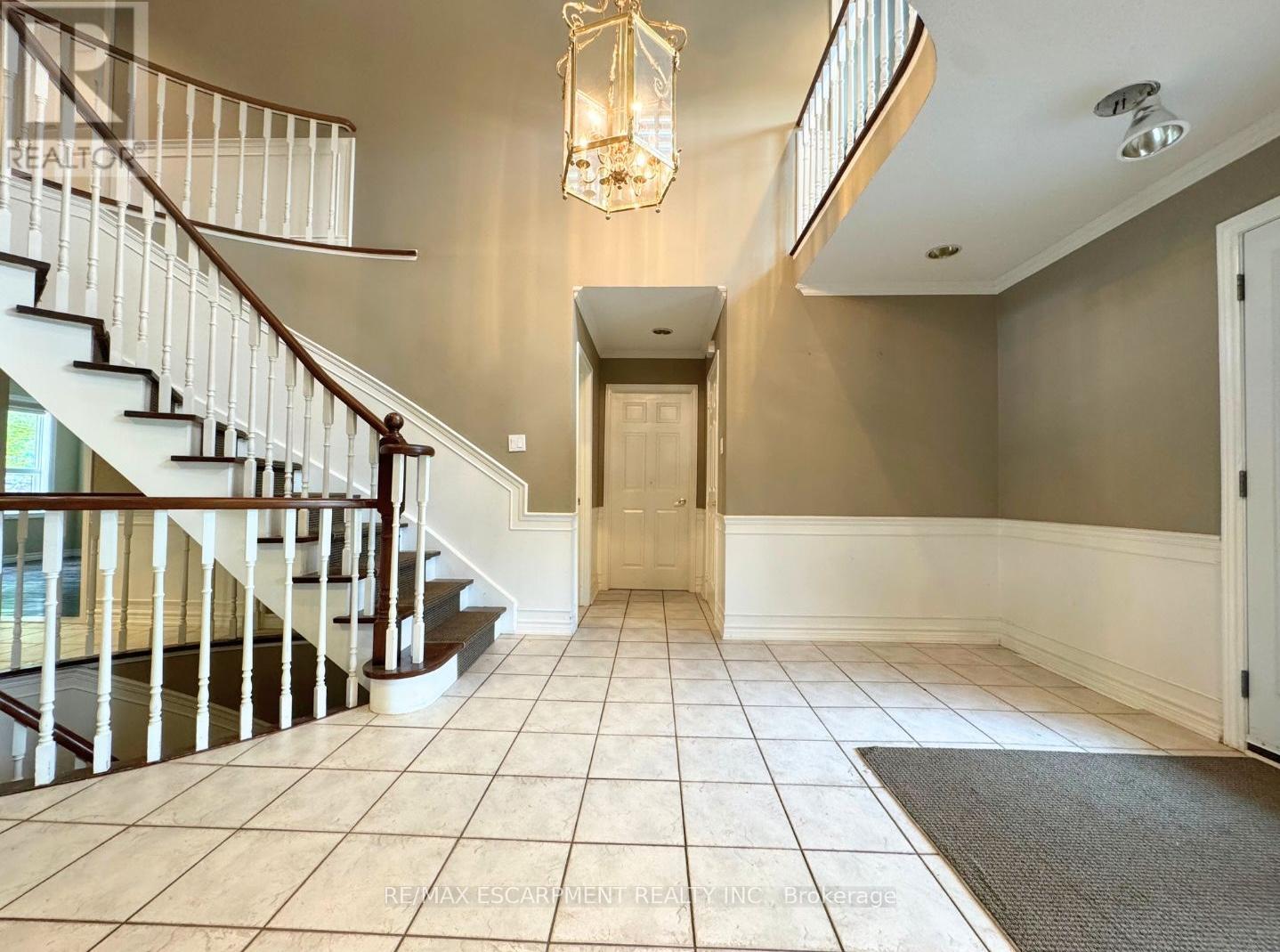 Photo 15 of 1362 Pilgrims Way, Oakville ON