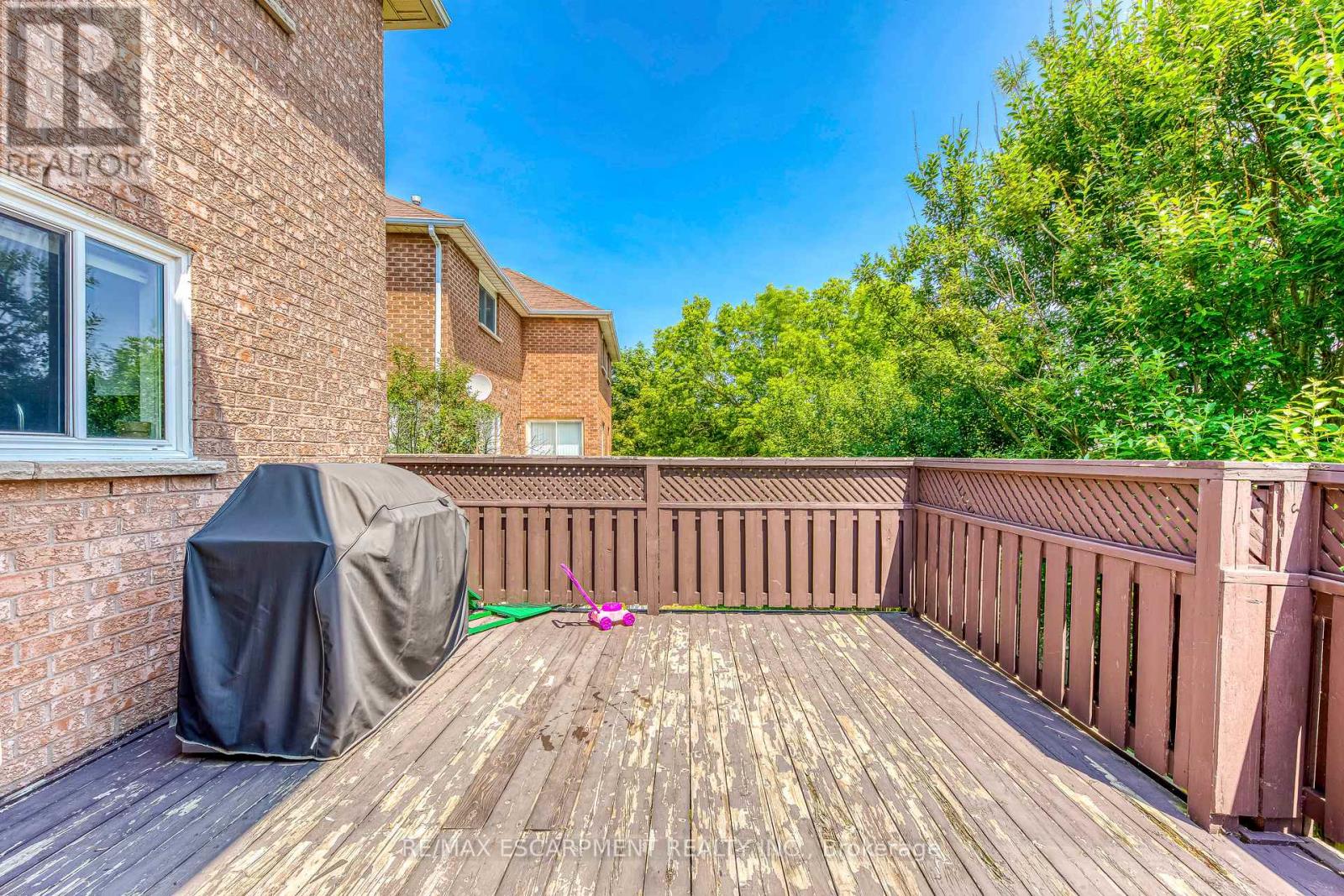 Photo 37 of 1362 Pilgrims Way, Oakville ON