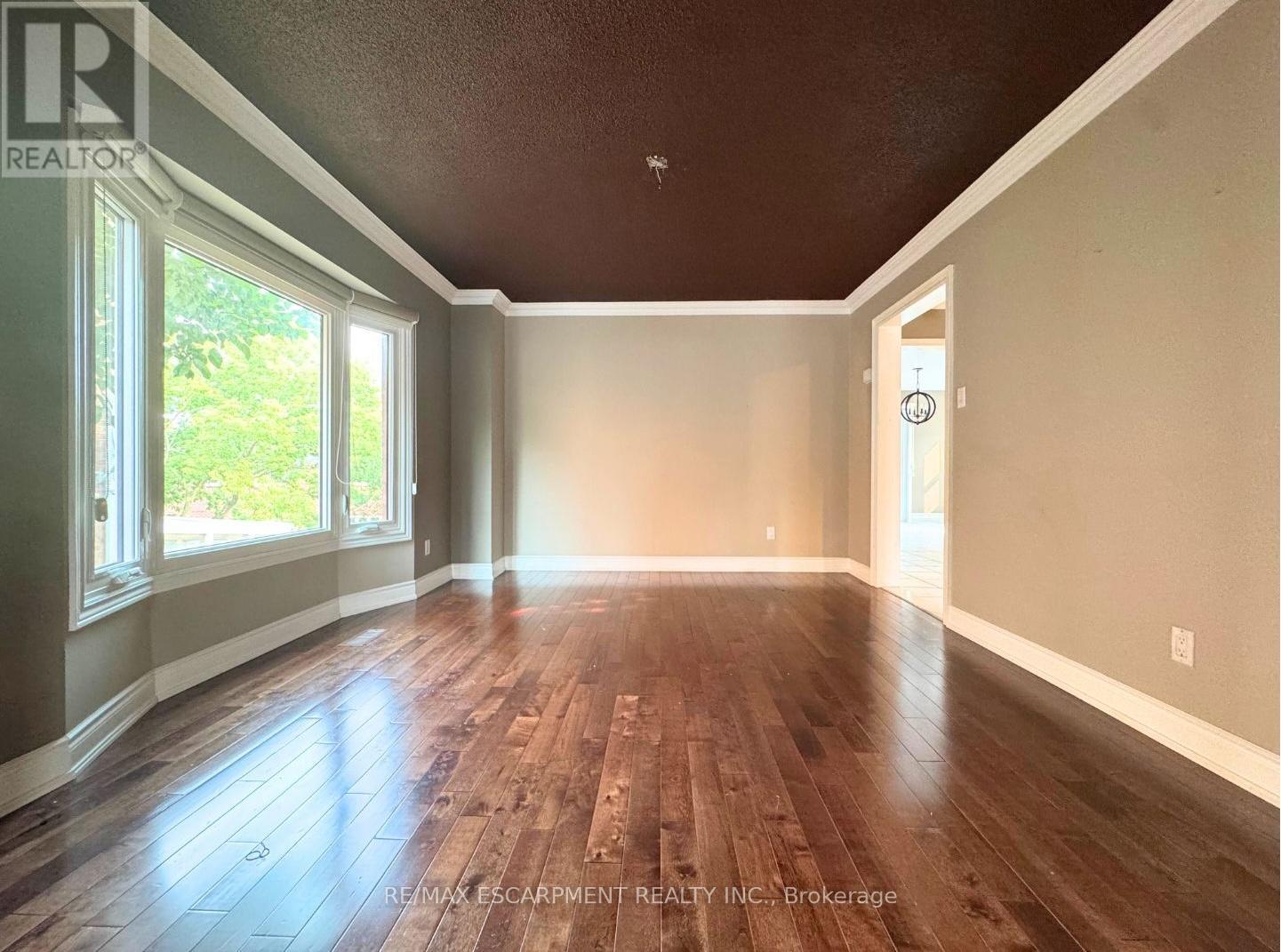 Photo 32 of 1362 Pilgrims Way, Oakville ON