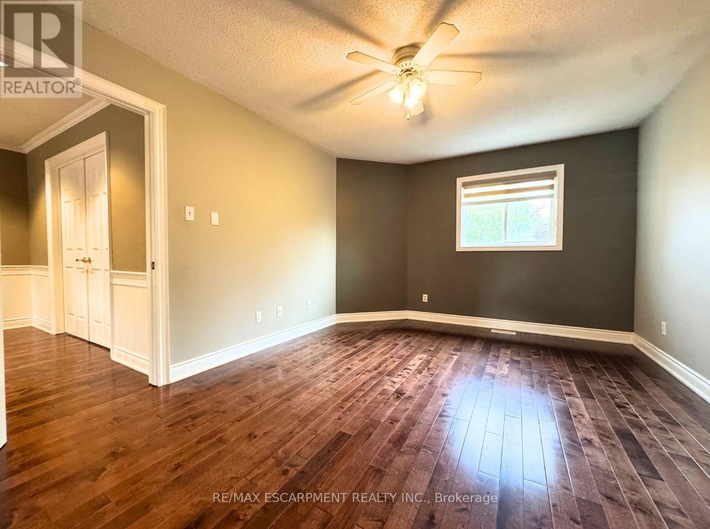 Photo 19 of 1362 Pilgrims Way, Oakville ON