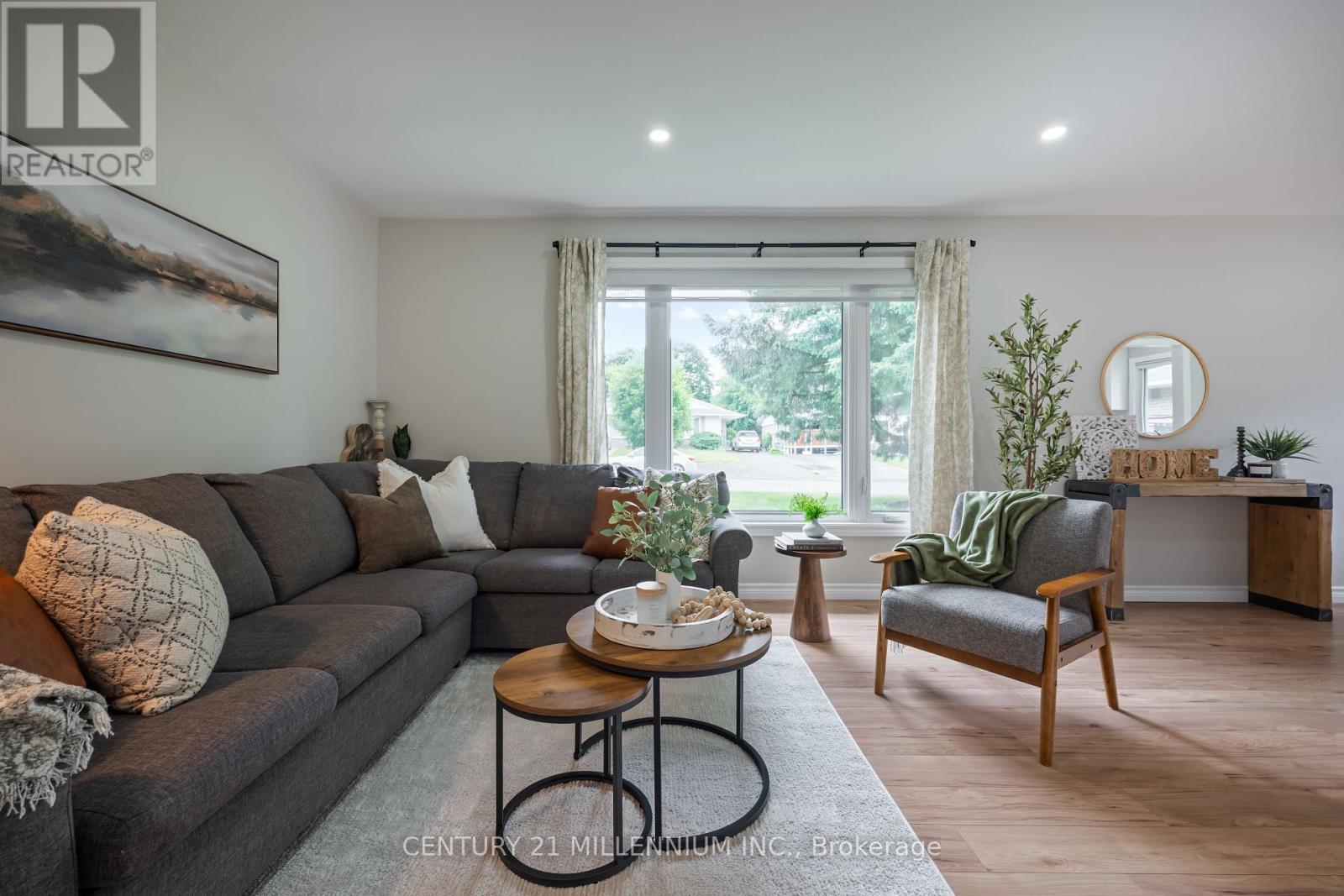 Photo 1 of 33 Caledonia Road, Orangeville ON