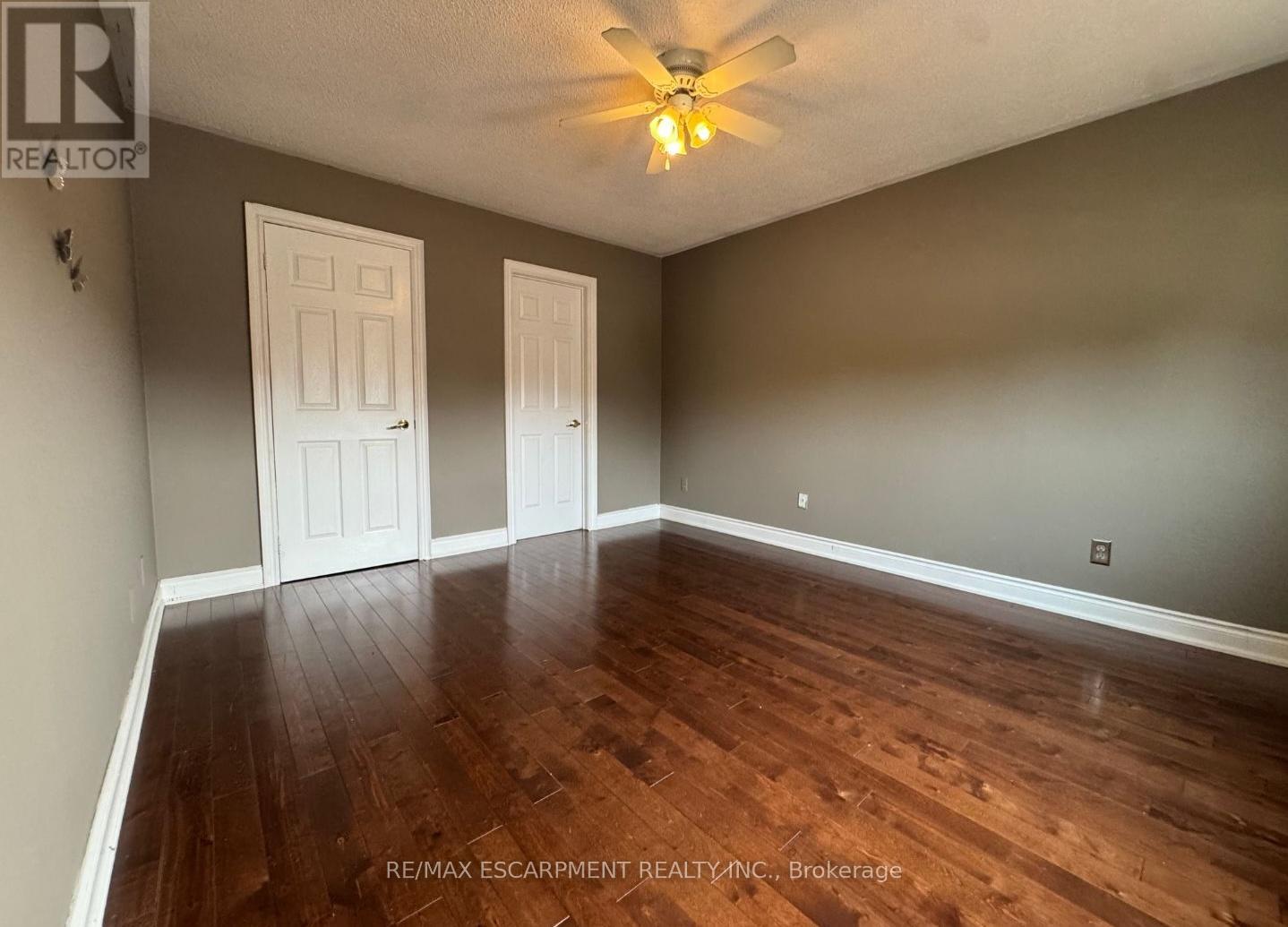 Photo 11 of 1362 Pilgrims Way, Oakville ON