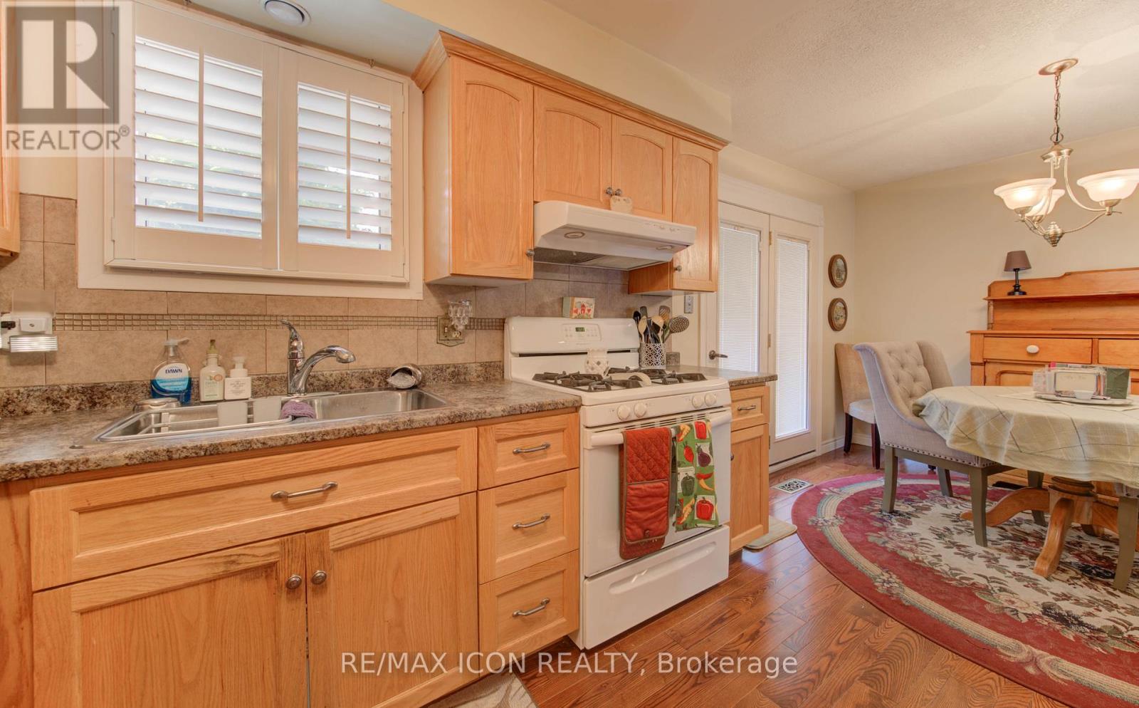 Photo 30 of 57 49 Cedarwoods Crescent, Kitchener ON