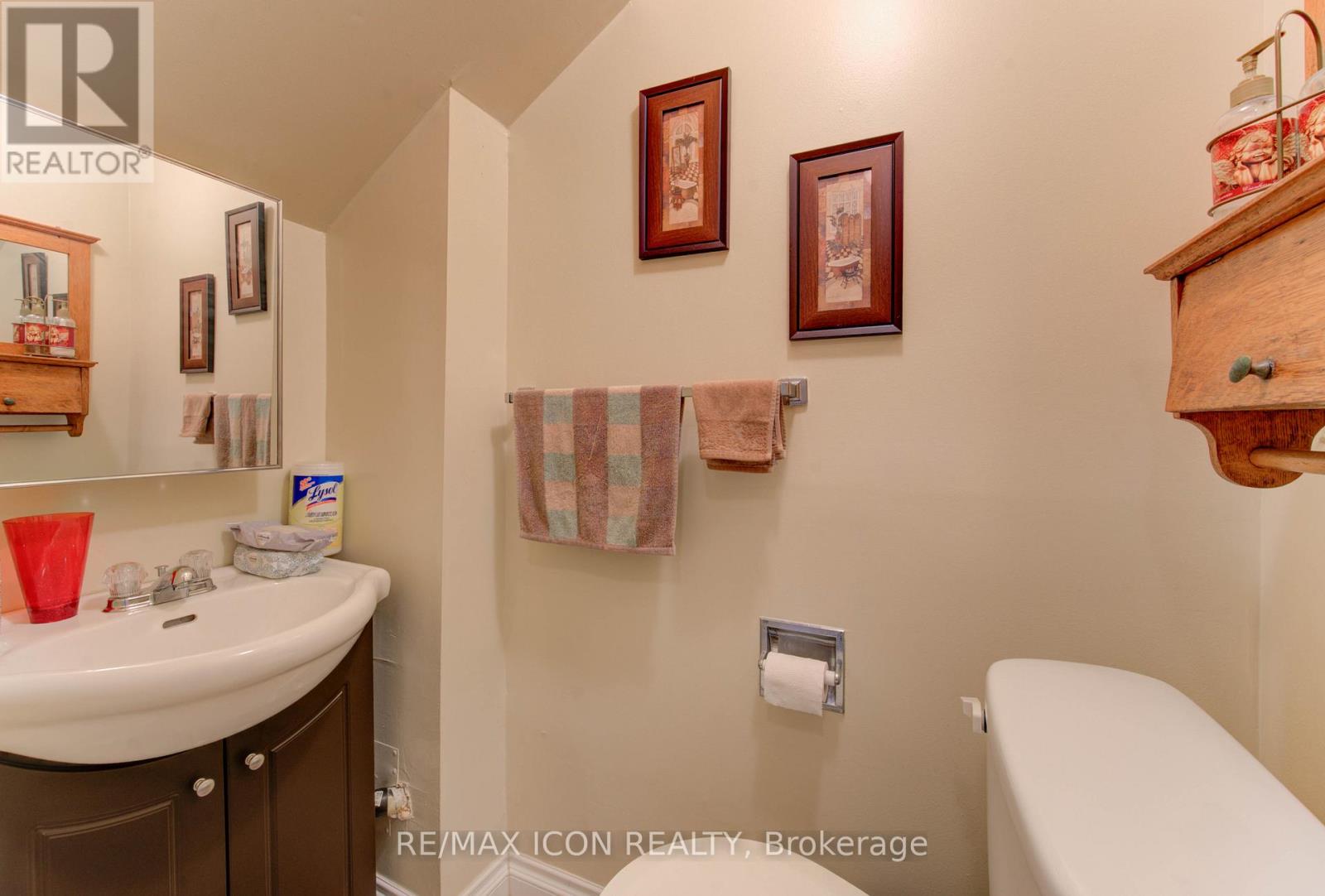 Photo 17 of 57 49 Cedarwoods Crescent, Kitchener ON