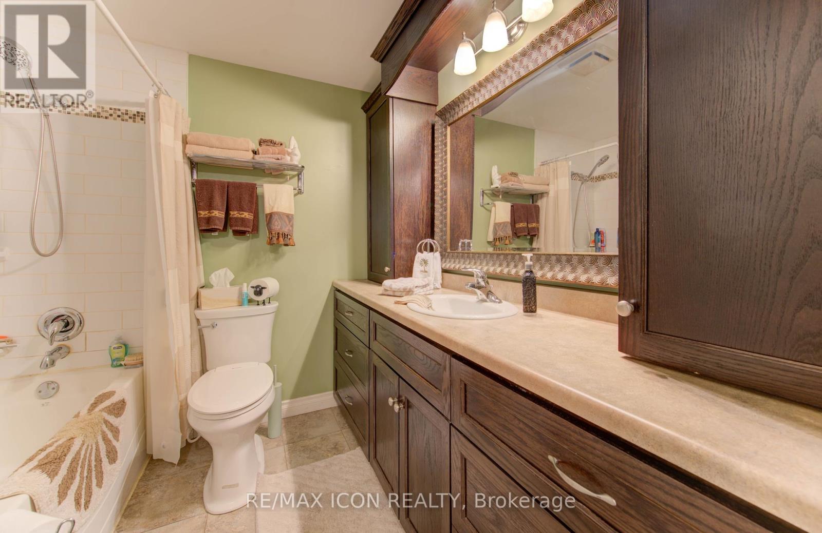 Photo 5 of 57 49 Cedarwoods Crescent, Kitchener ON