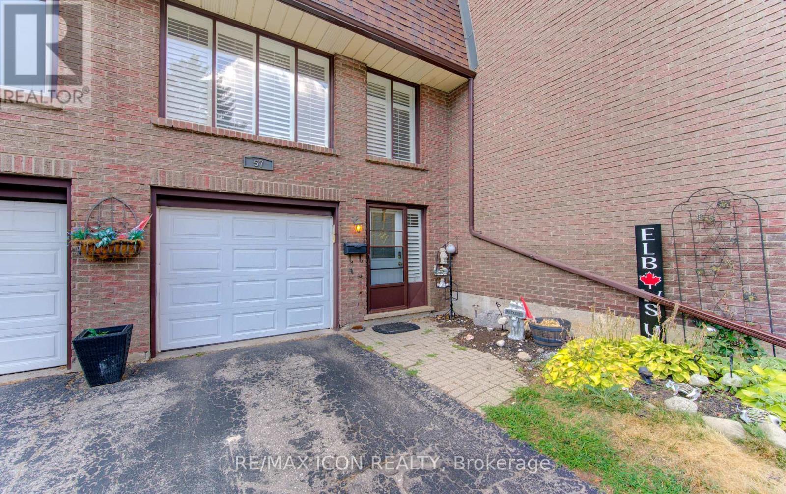 Photo 10 of 57 49 Cedarwoods Crescent, Kitchener ON
