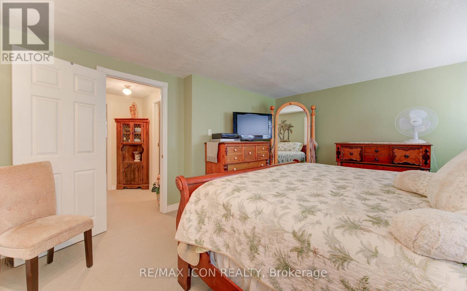 Photo 31 of 57 49 Cedarwoods Crescent, Kitchener ON