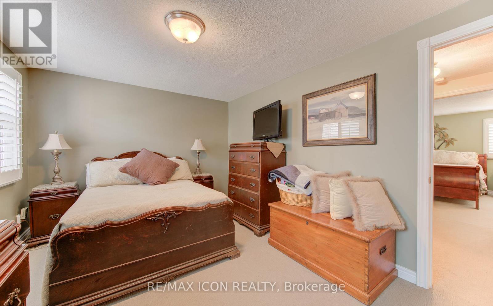 Photo 24 of 57 49 Cedarwoods Crescent, Kitchener ON