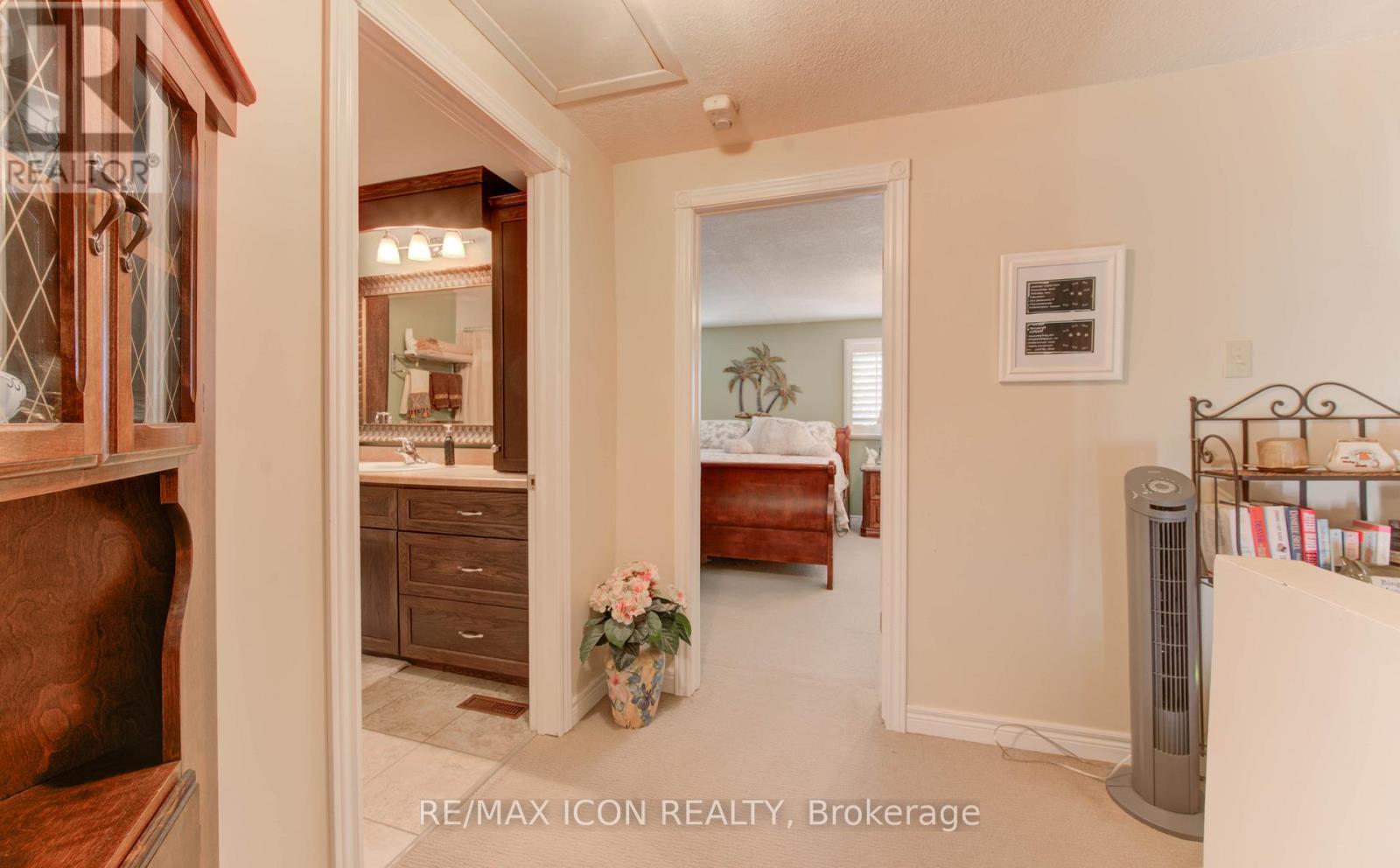 Photo 26 of 57 49 Cedarwoods Crescent, Kitchener ON