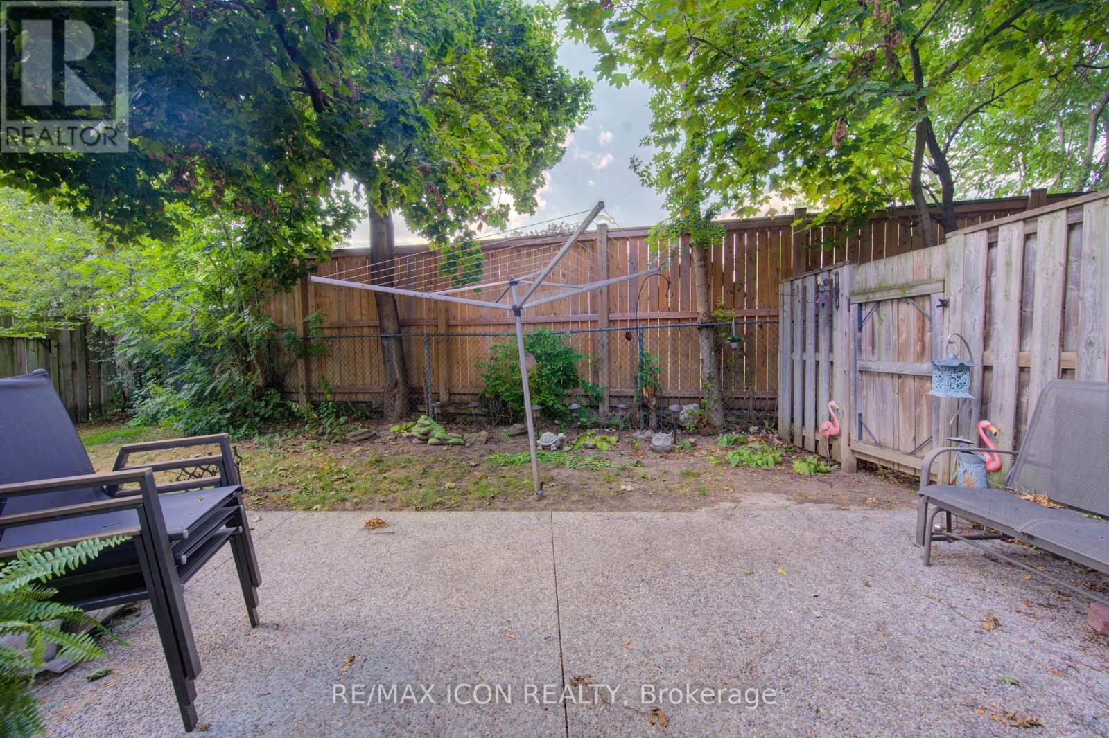 Photo 16 of 57 49 Cedarwoods Crescent, Kitchener ON