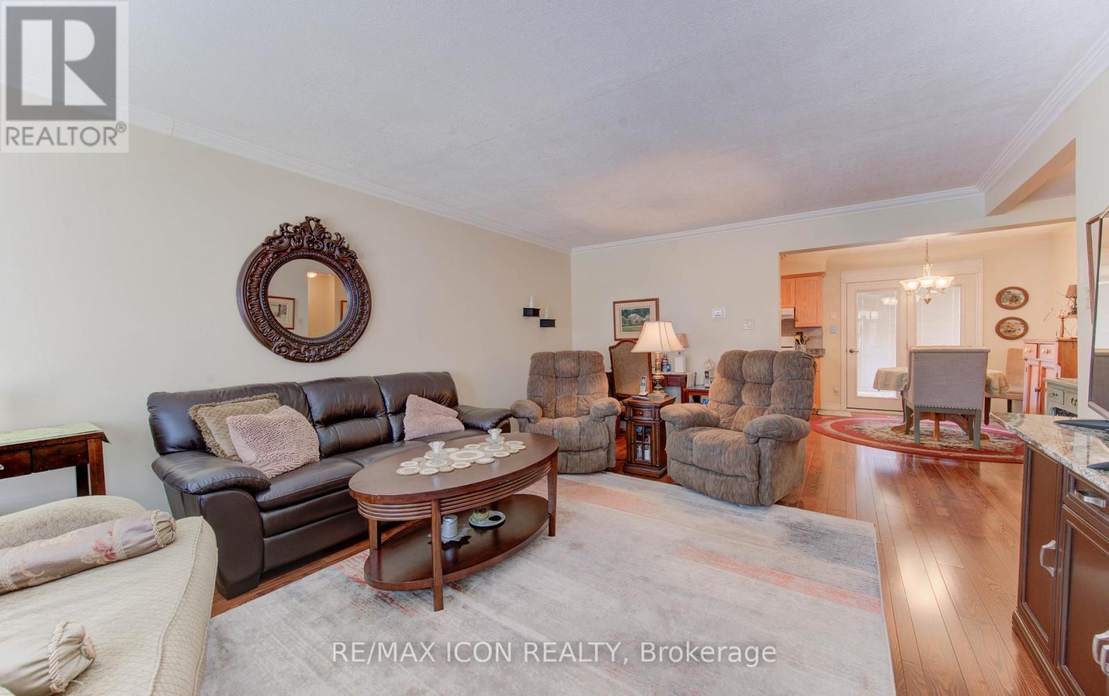 Photo 25 of 57 49 Cedarwoods Crescent, Kitchener ON