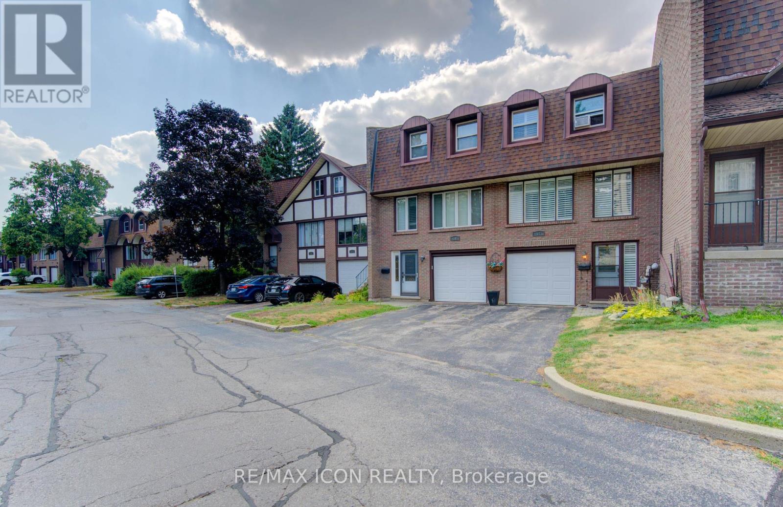 Photo 6 of 57 49 Cedarwoods Crescent, Kitchener ON