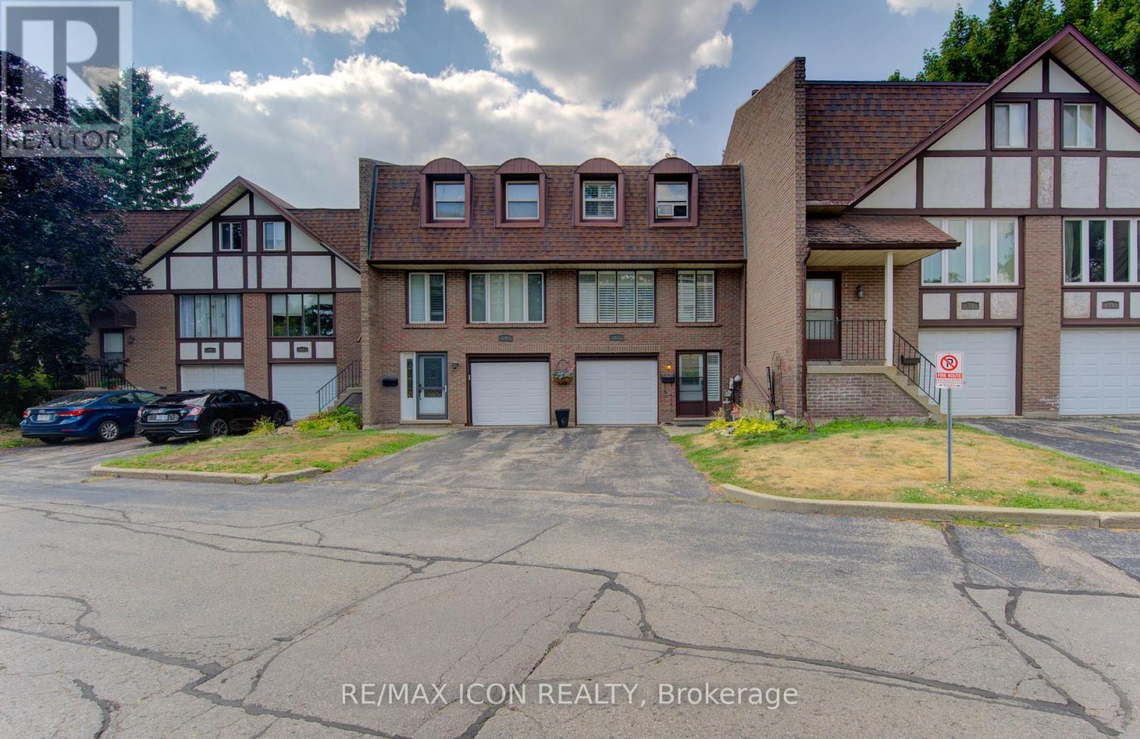 Photo 12 of 57 49 Cedarwoods Crescent, Kitchener ON