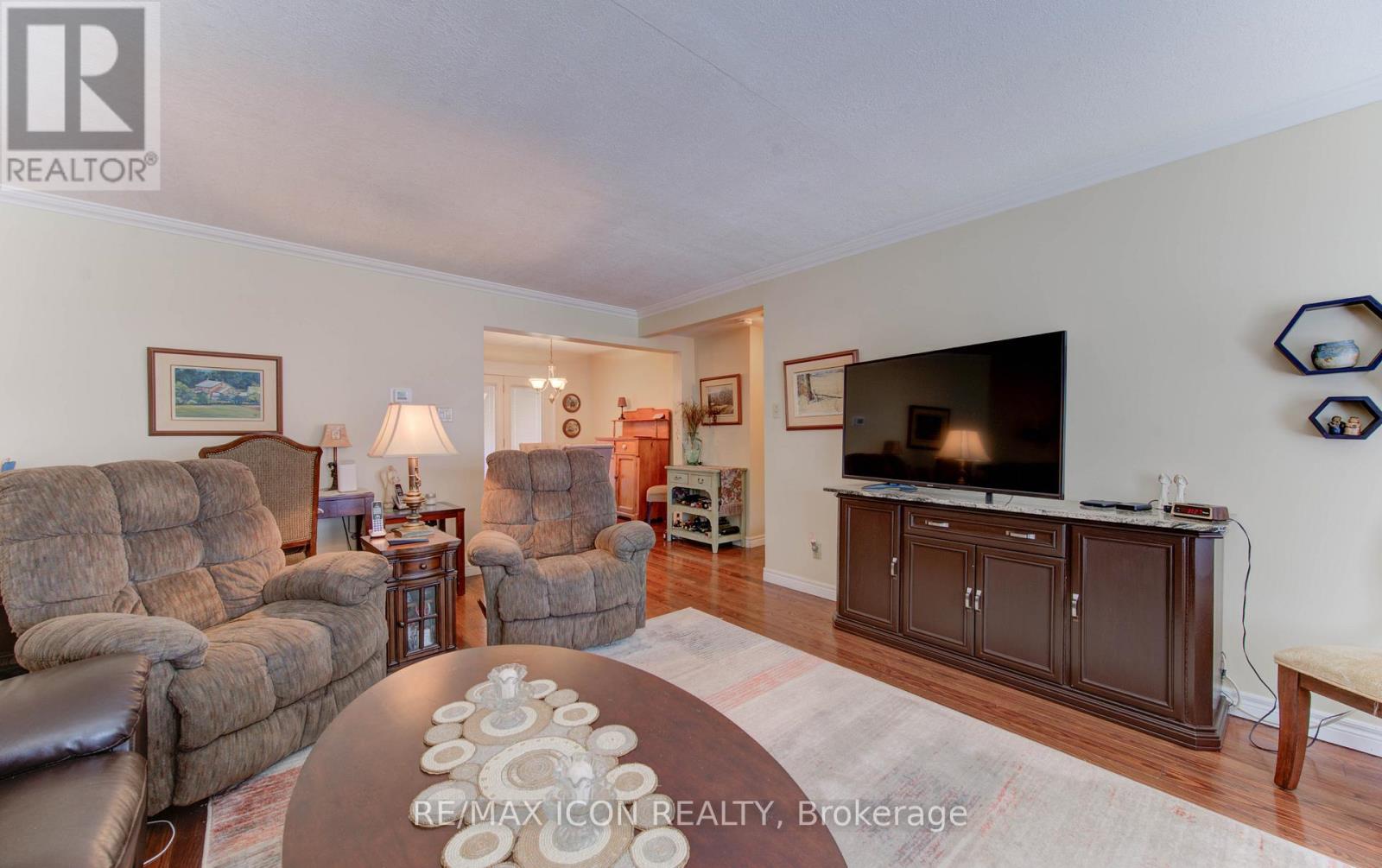 Photo 19 of 57 49 Cedarwoods Crescent, Kitchener ON