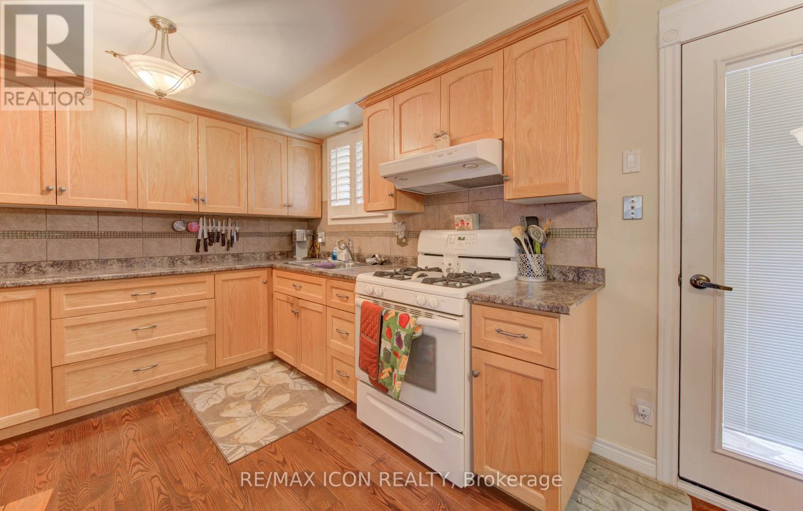 Photo 20 of 57 49 Cedarwoods Crescent, Kitchener ON