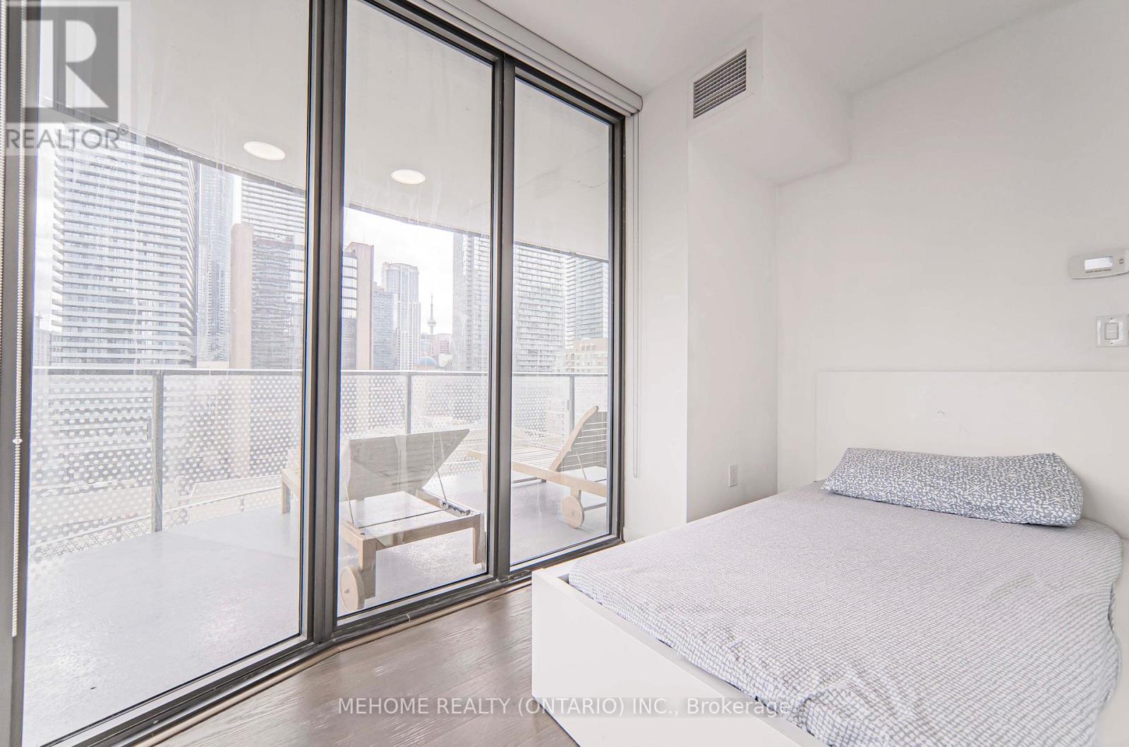 Photo 11 of 902 11 Wellesley Street W, Toronto ON