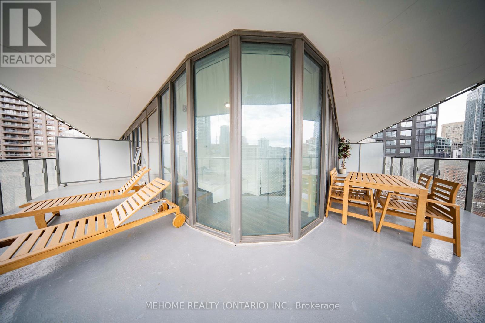 Photo 13 of 902 11 Wellesley Street W, Toronto ON