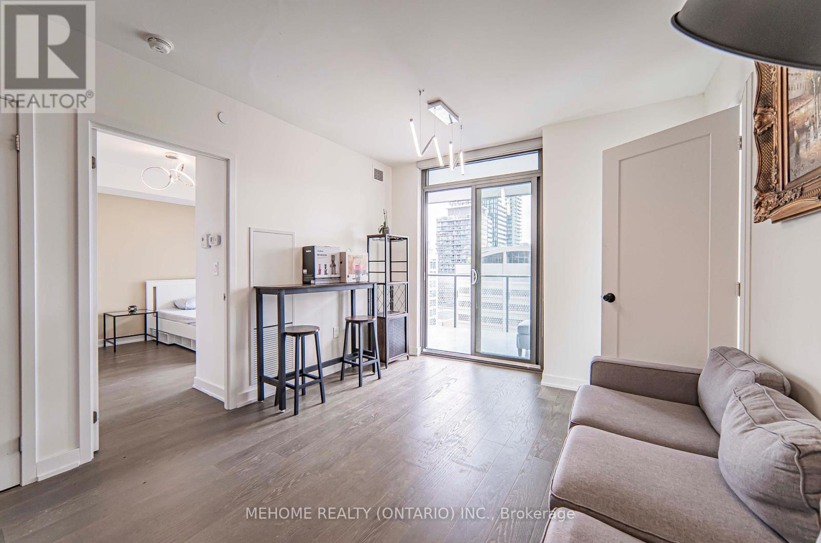 Photo 2 of 902 11 Wellesley Street W, Toronto ON
