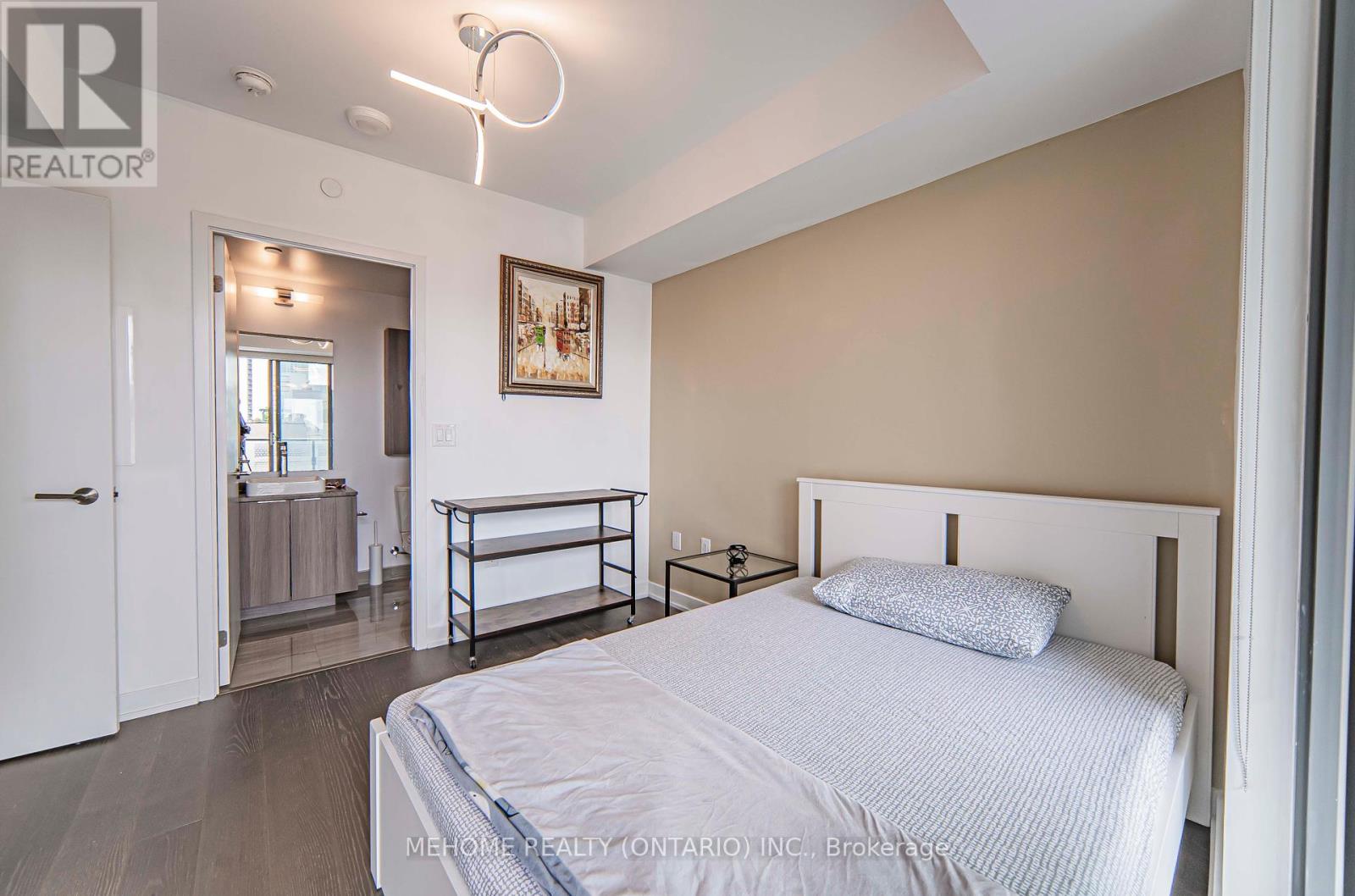Photo 3 of 902 11 Wellesley Street W, Toronto ON