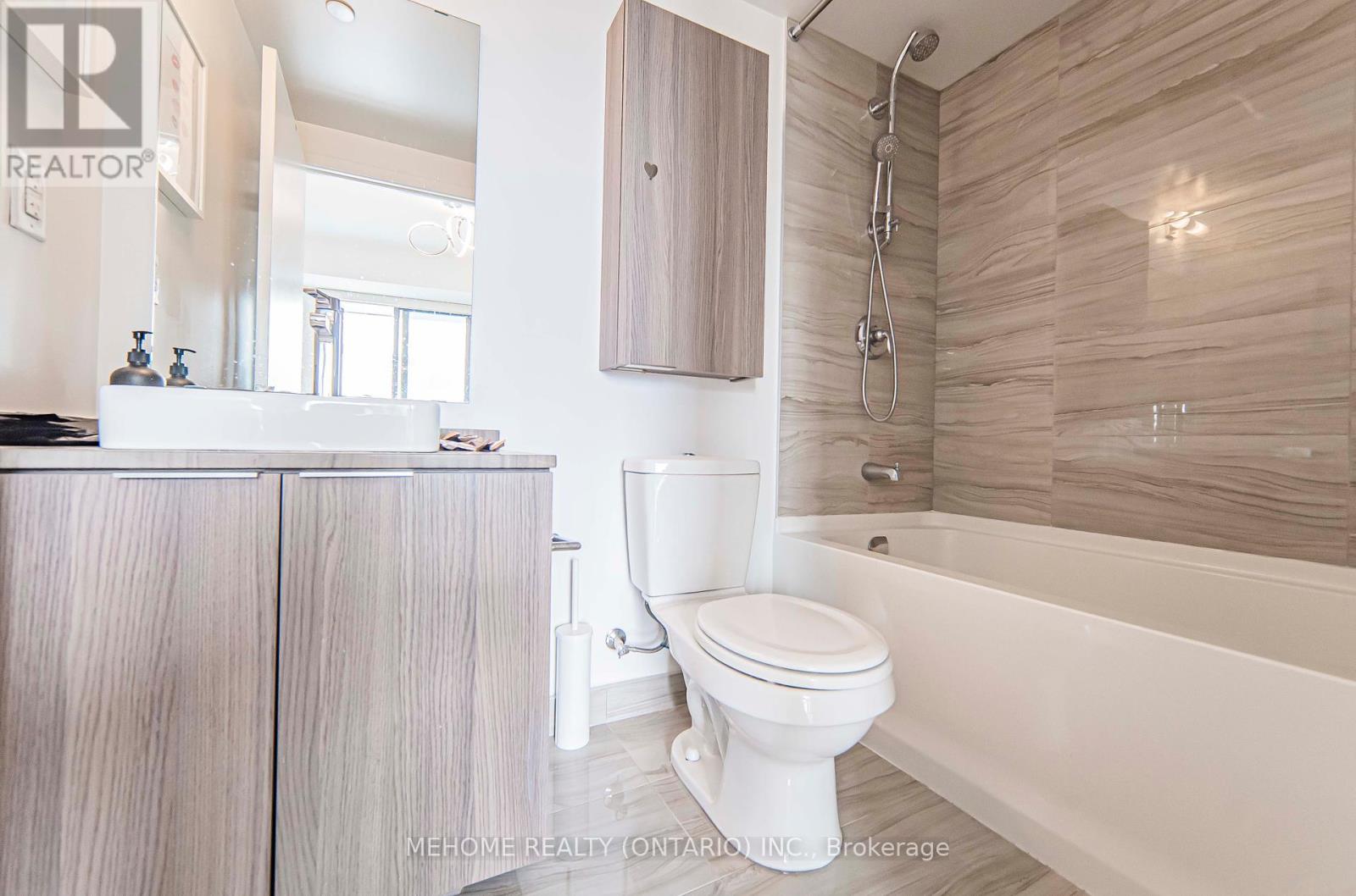Photo 5 of 902 11 Wellesley Street W, Toronto ON