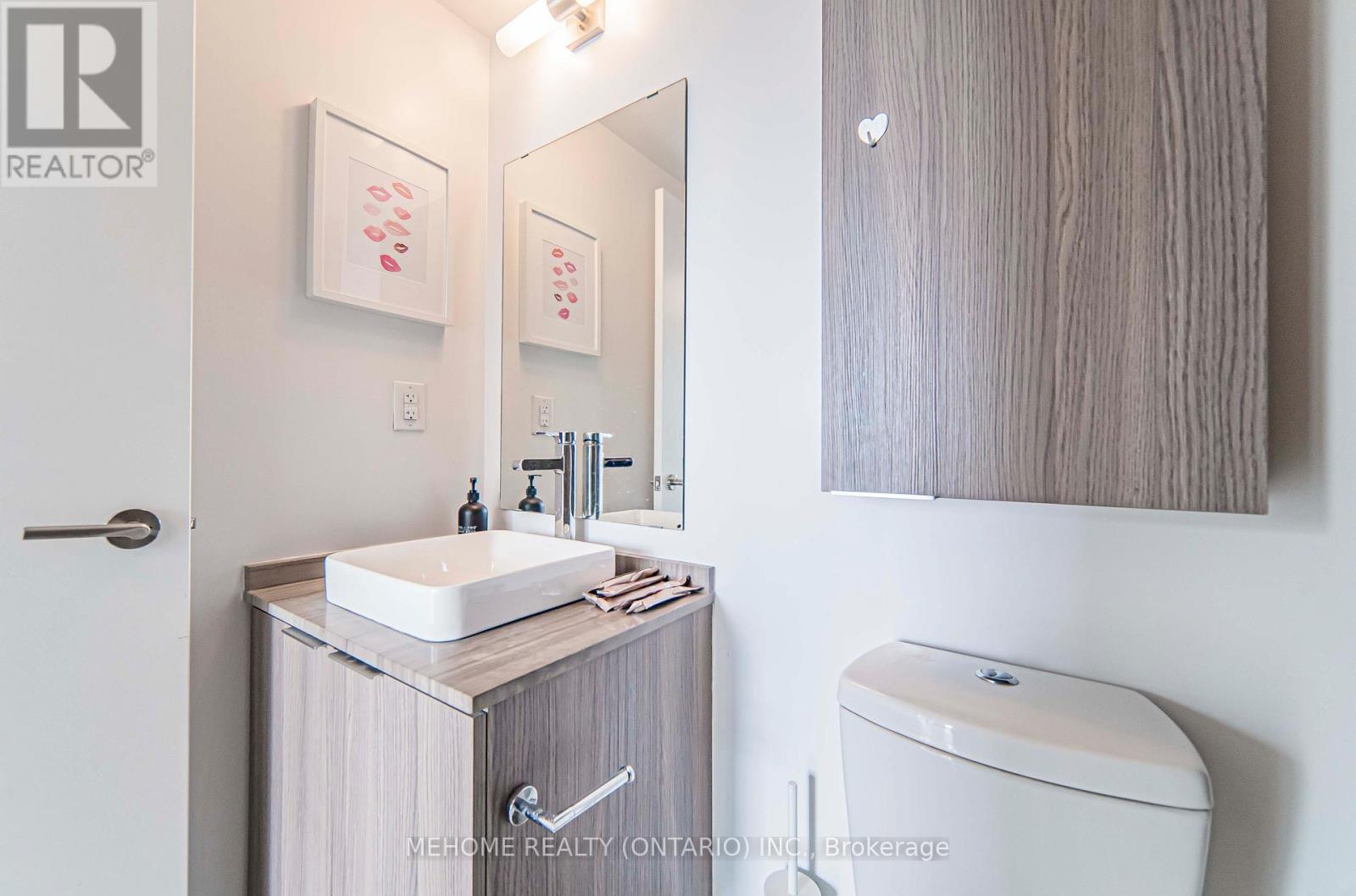 Photo 6 of 902 11 Wellesley Street W, Toronto ON