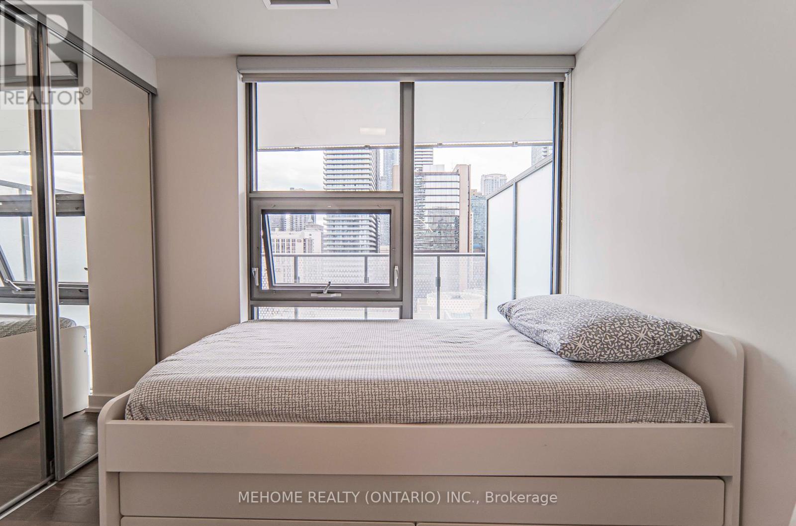 Photo 8 of 902 11 Wellesley Street W, Toronto ON