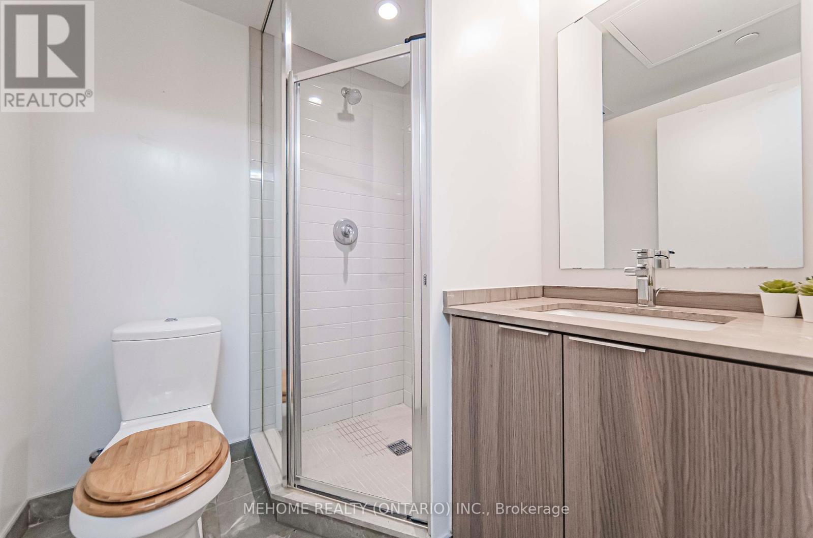 Photo 9 of 902 11 Wellesley Street W, Toronto ON