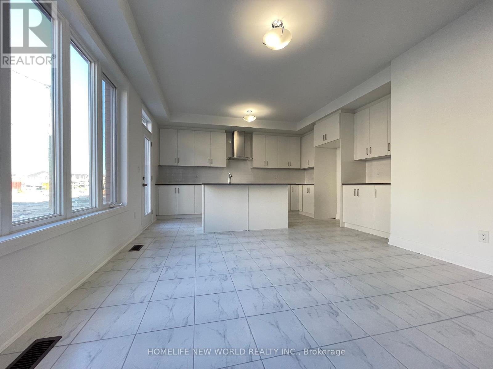 Photo 6 of 25 Marlene Johnston Drive, East Gwillimbury ON