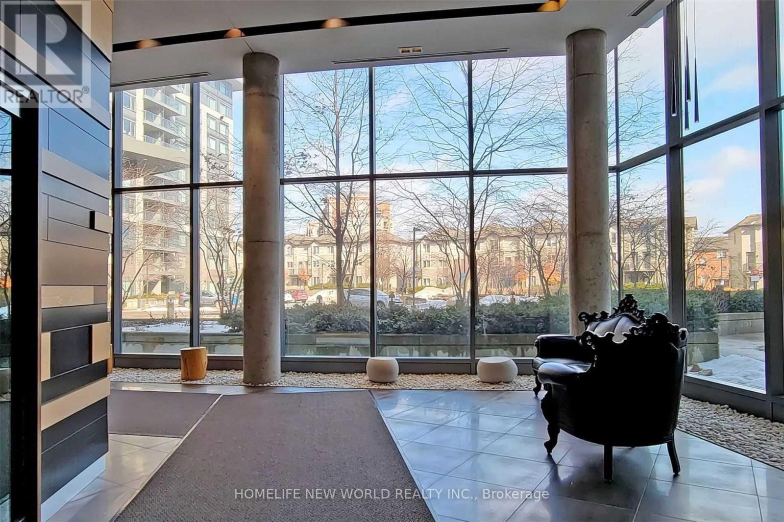 Photo 3 of 911 253 South Park Road, Markham ON