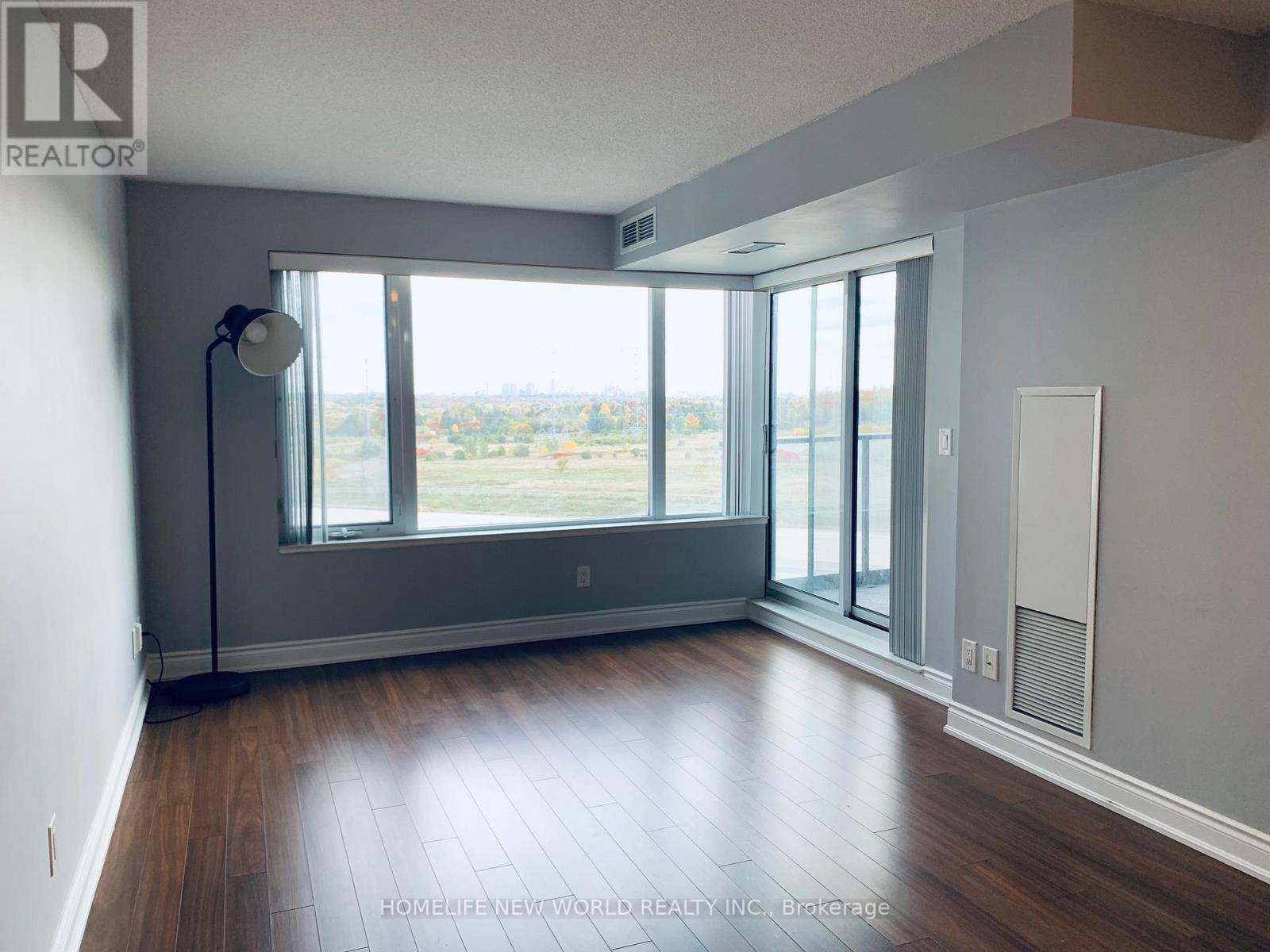 Photo 15 of 911 253 South Park Road, Markham ON