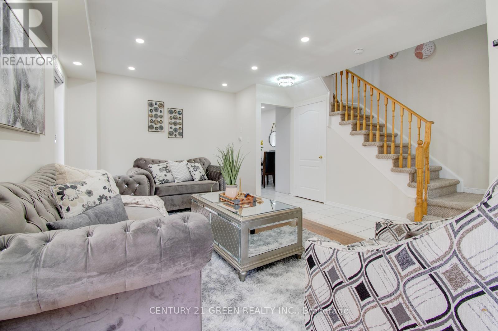 Photo 12 of 26 Oatfield Road, Brampton ON