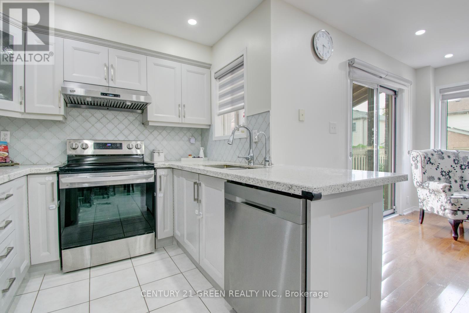 Photo 13 of 26 Oatfield Road, Brampton ON