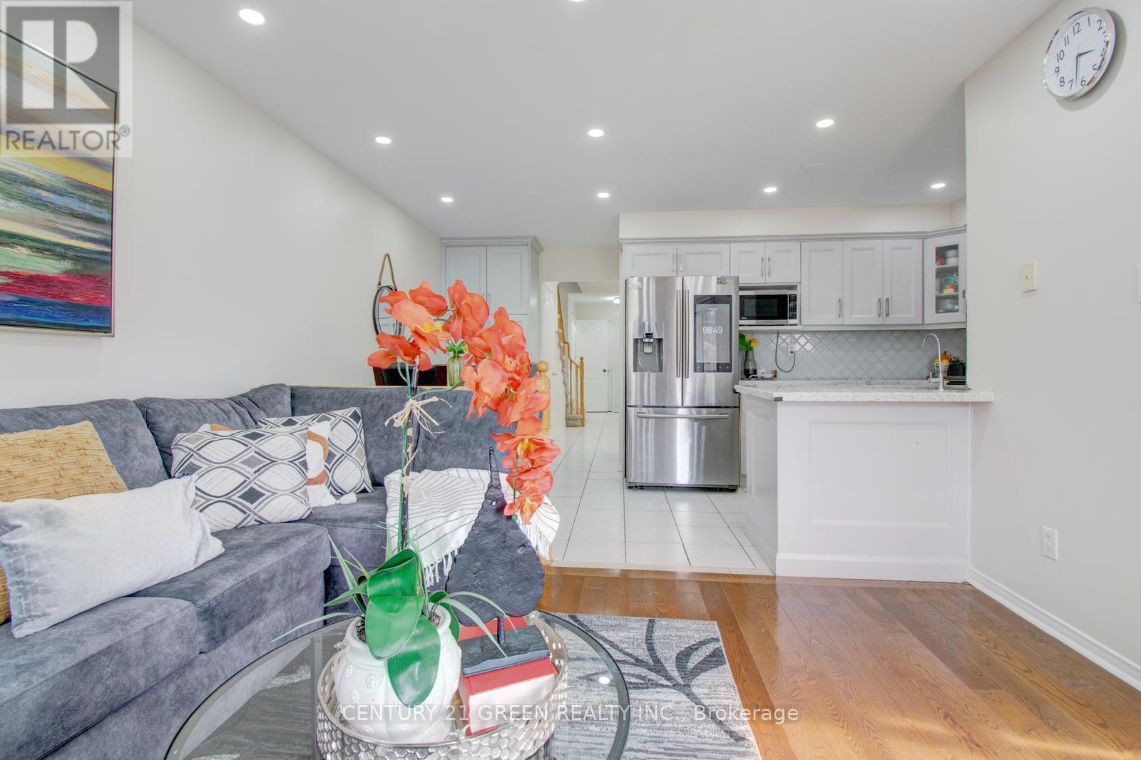 Photo 15 of 26 Oatfield Road, Brampton ON