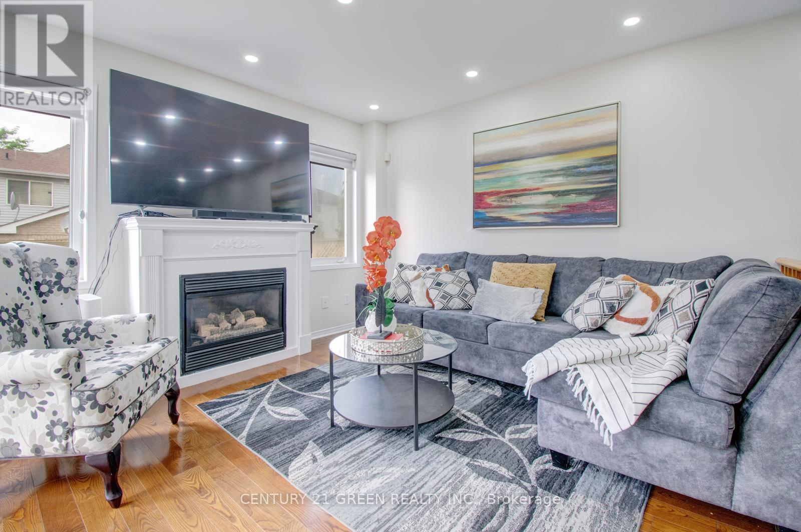 Photo 4 of 26 Oatfield Road, Brampton ON